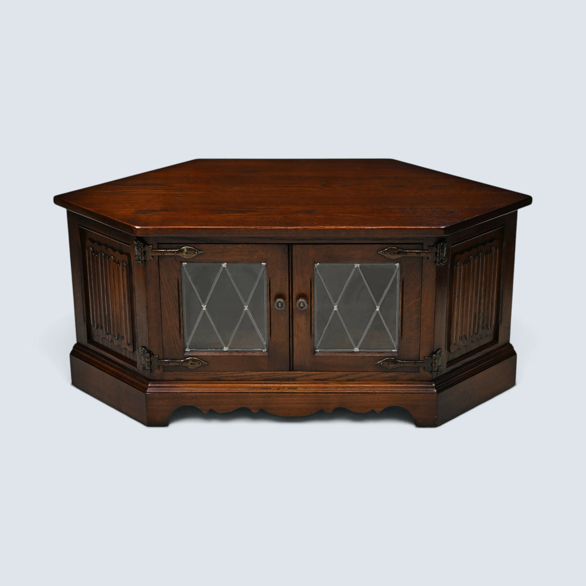 Old Charm TV Stand Linenfold Leaded Glass Doors Tudor Brown FREE* UK Delivery
