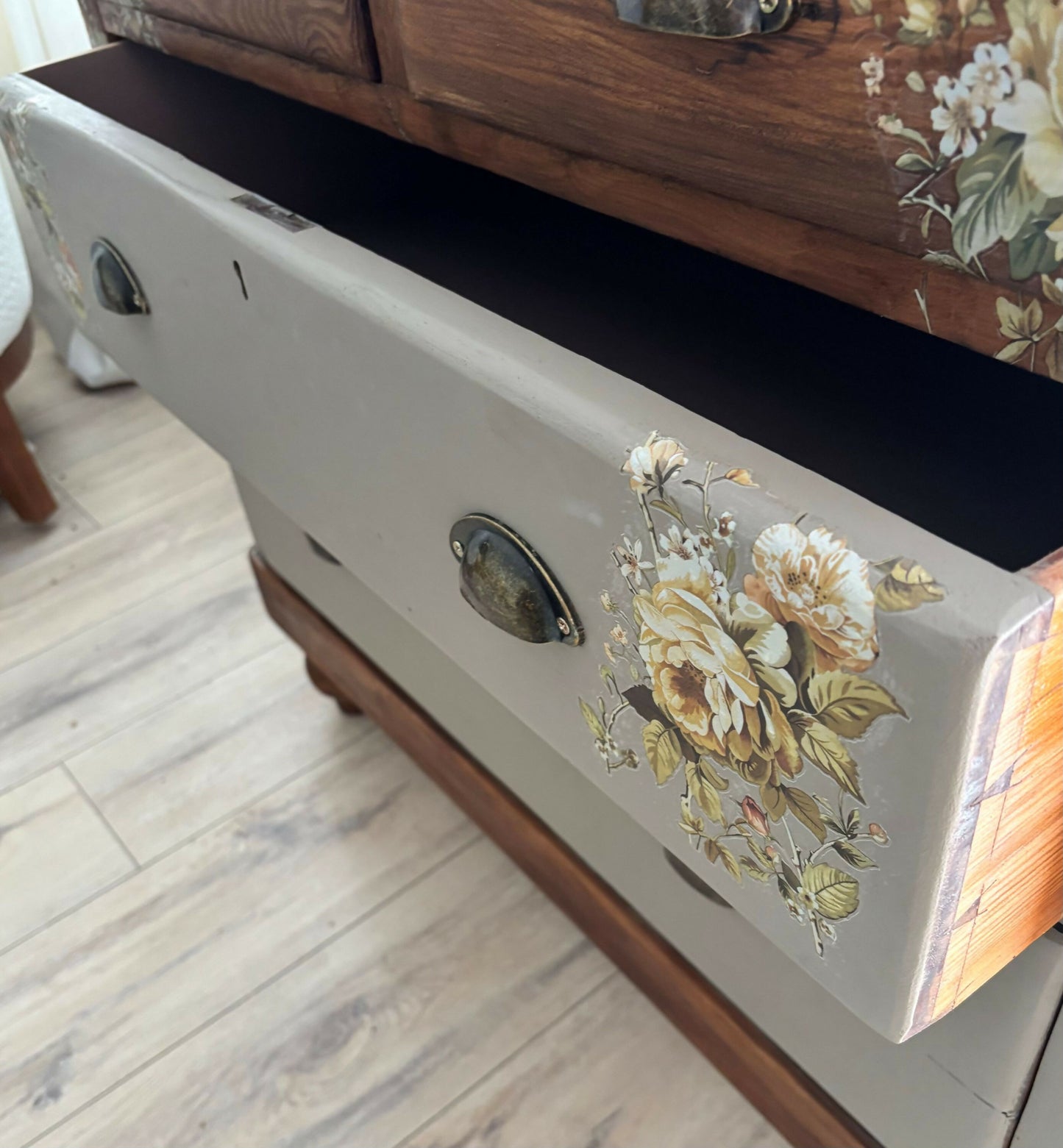Victorian chest of drawers