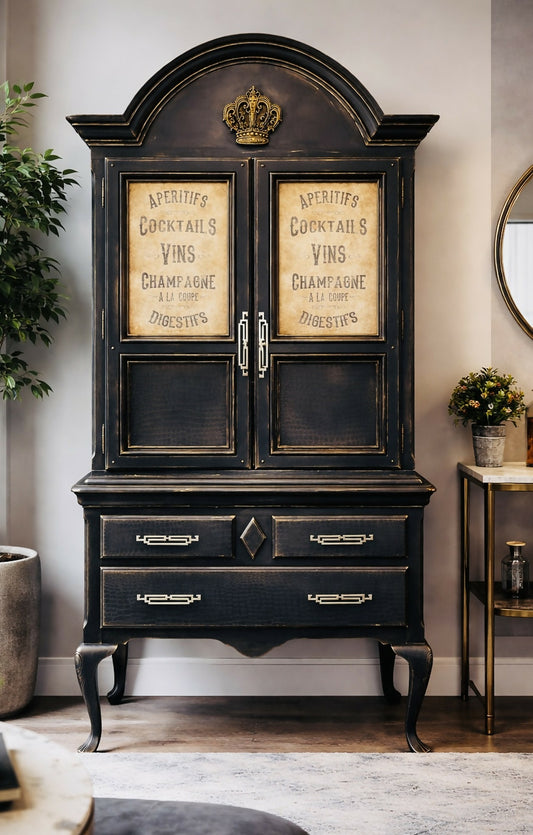 Black vintage look drinks/cocktail cabinet.