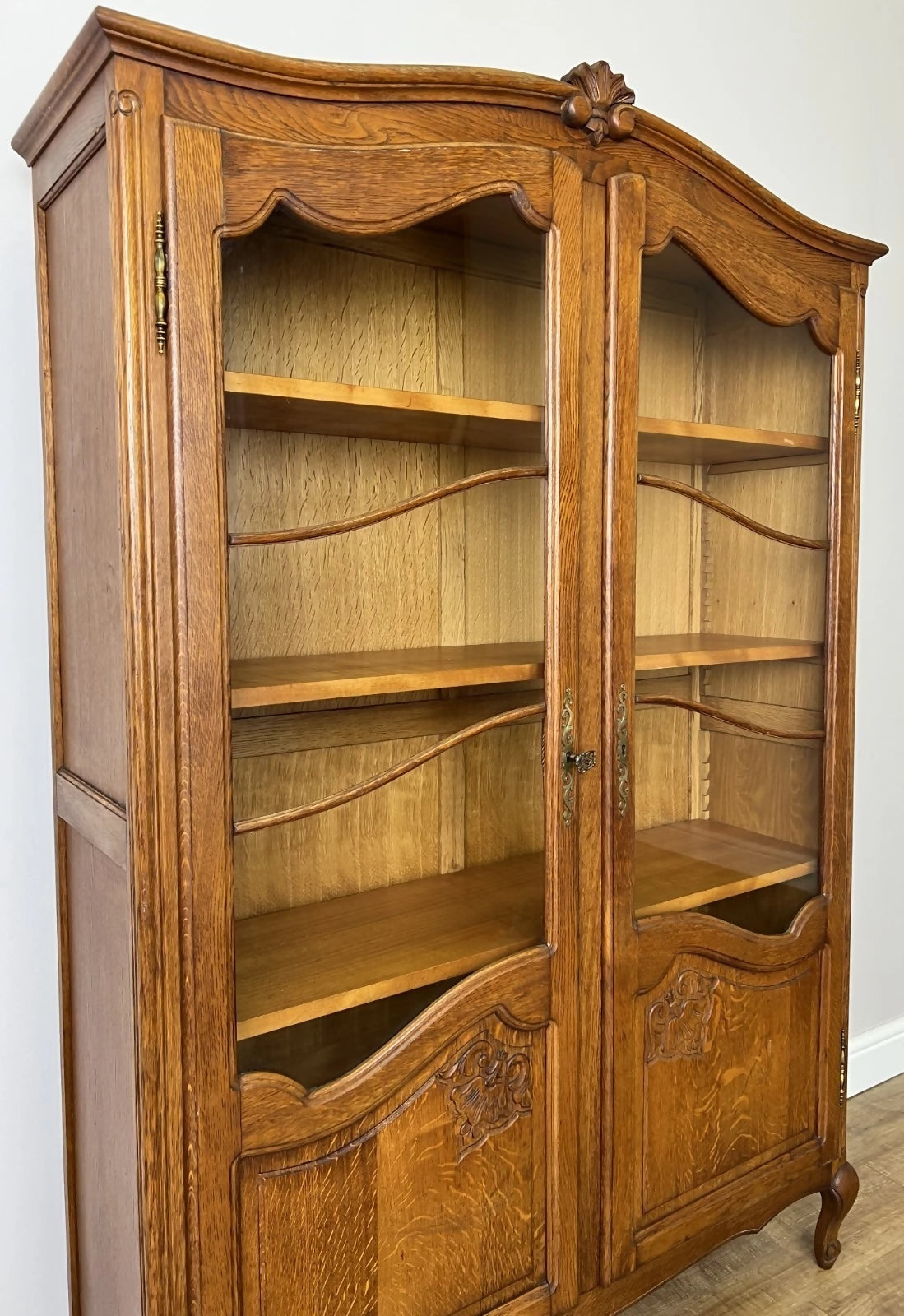 Bookcase Vintage French Louis XIV Style Oak Display Cabinet Sideboard LOT 6359