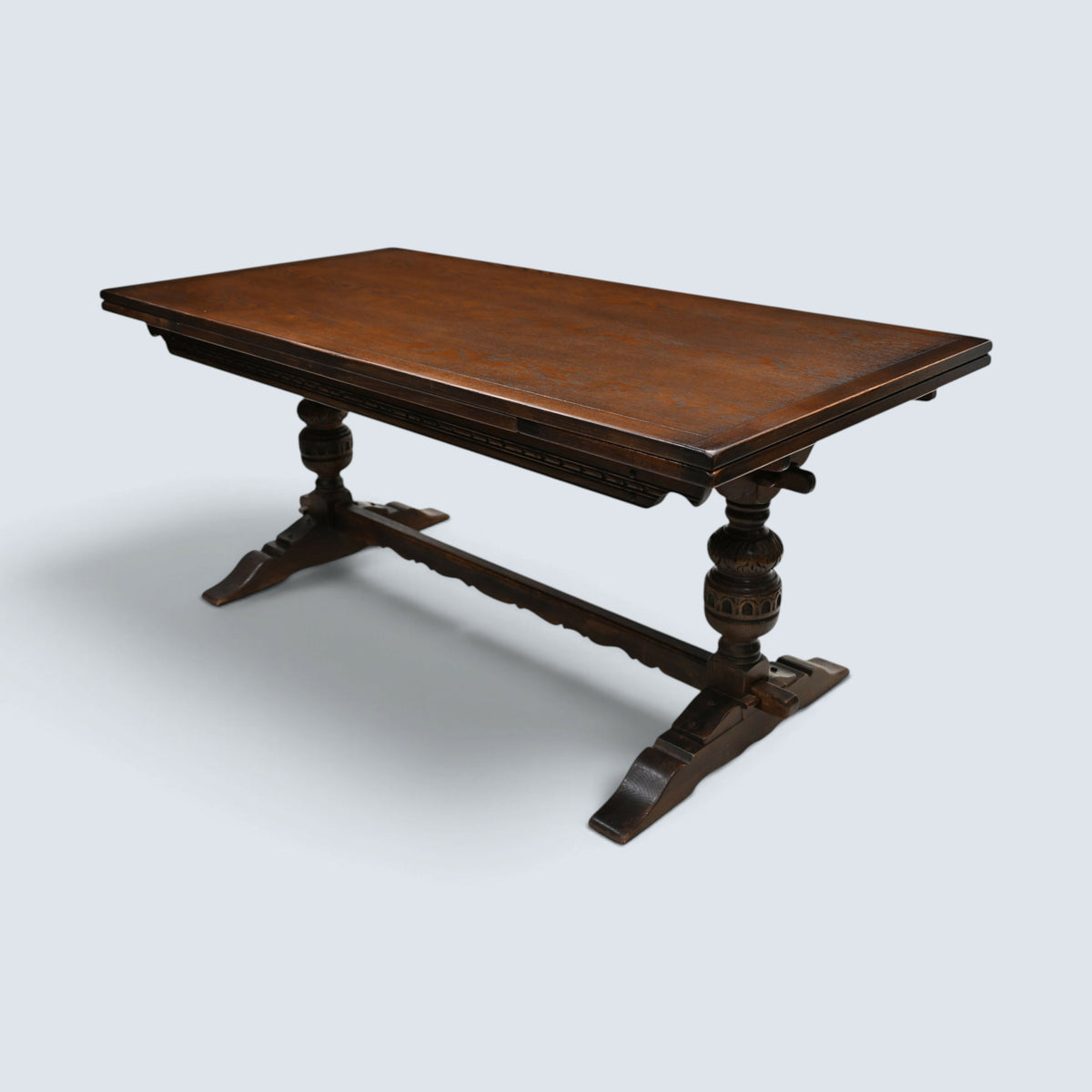 Old Charm Soverign Extending Dining Table Tudor Brown Seats 10 FREE UK Delivery*