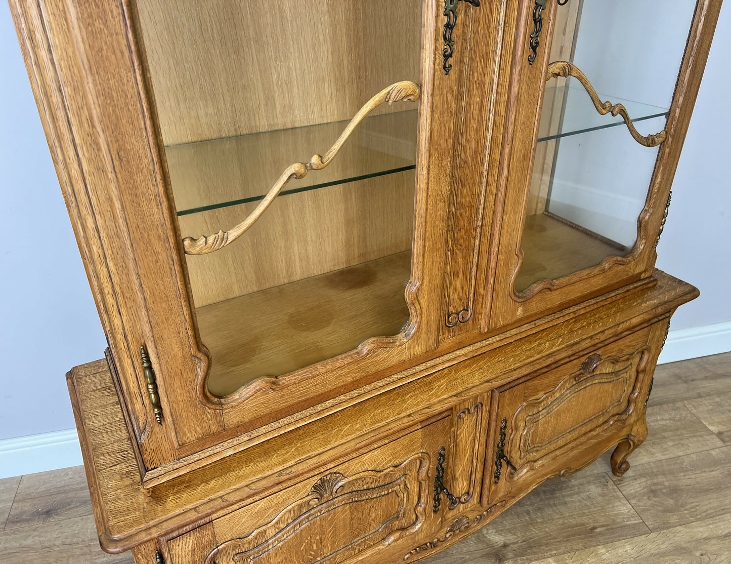 Bookcase Vintage French Louis XIV Style Oak Glazed Display Cabinet LOT 6490