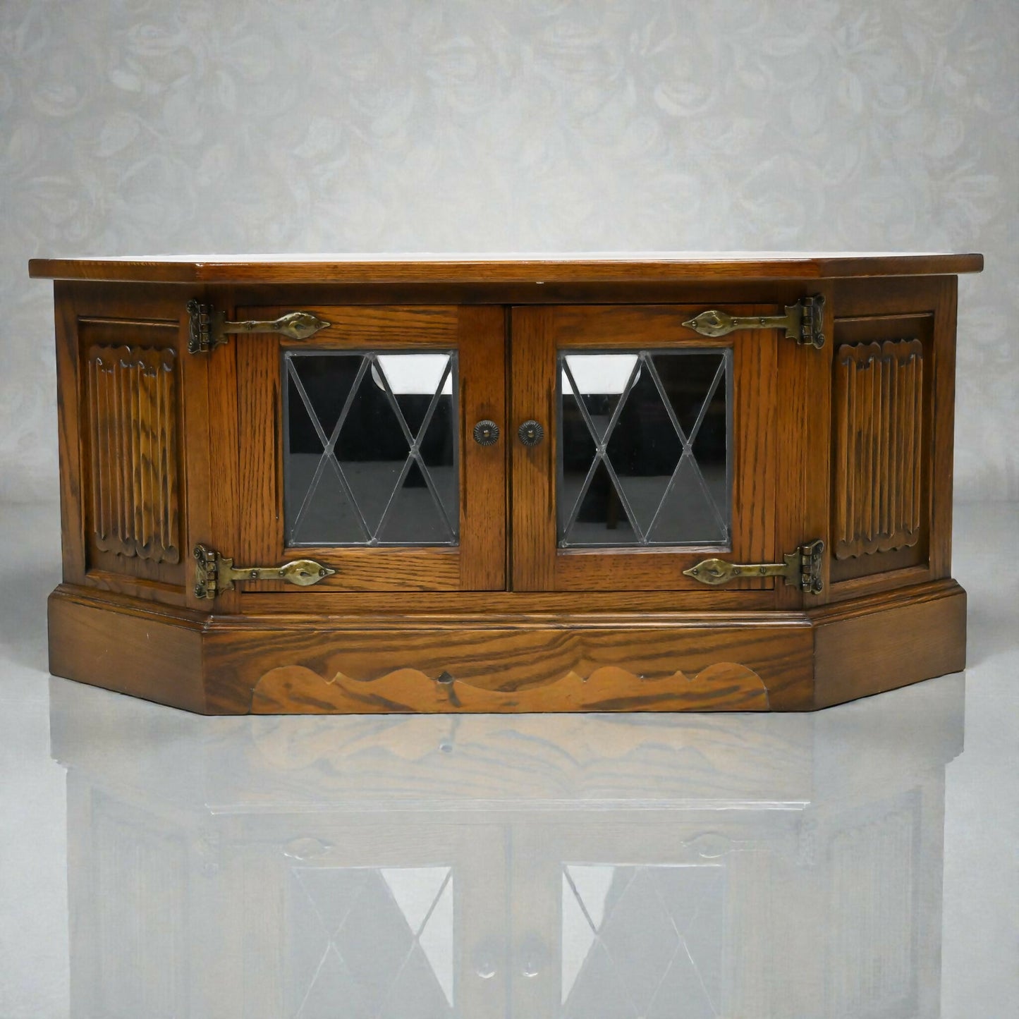 Old Charm TV Stand Corner Video Cabinet "Light Oak" #2084 FREE UK Delivery*. SBR10954/1809E