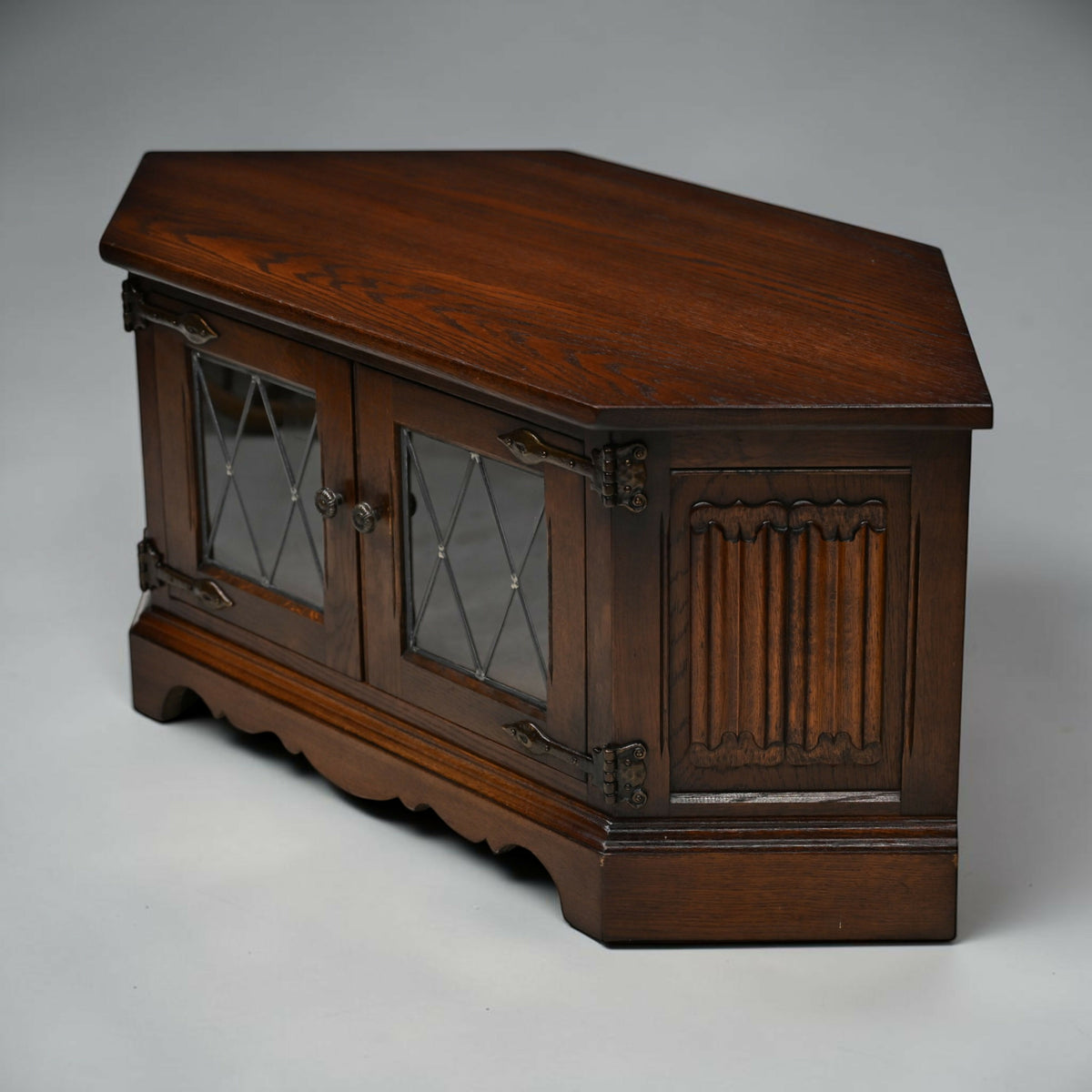 Old Charm TV Stand Linenfold Leaded Glass Doors Tudor Brown FREE UK Delivery