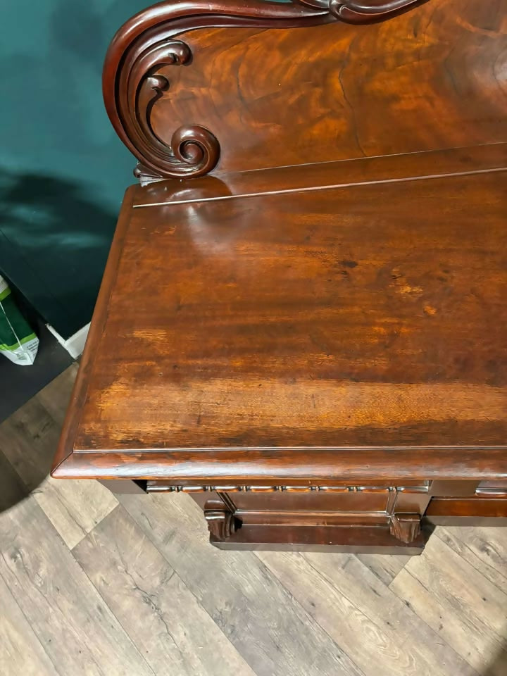 Victorian mahogany chiffonier, having a decorative gallery 3