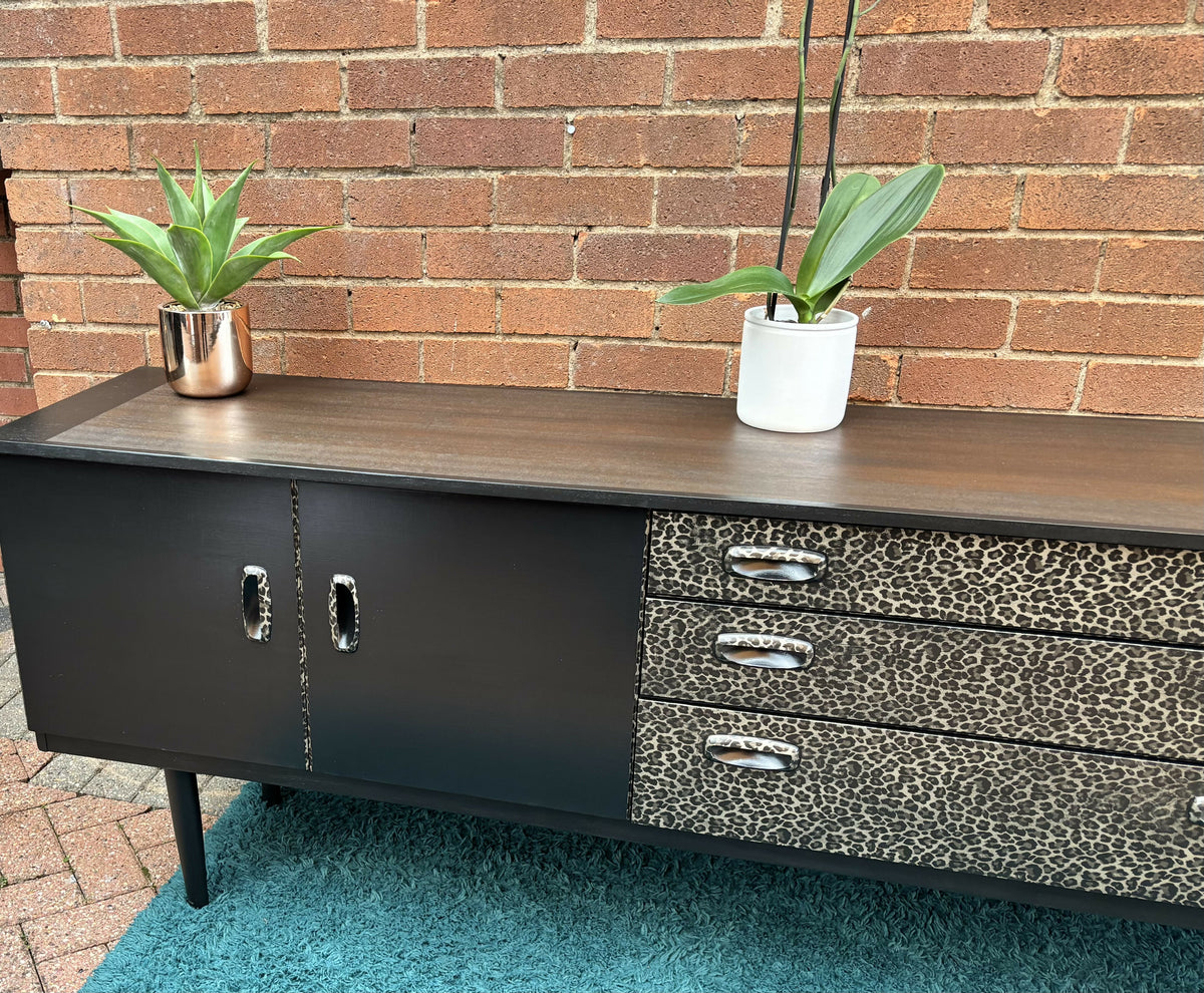 Stunning SCHREiBER Vintage sideboard