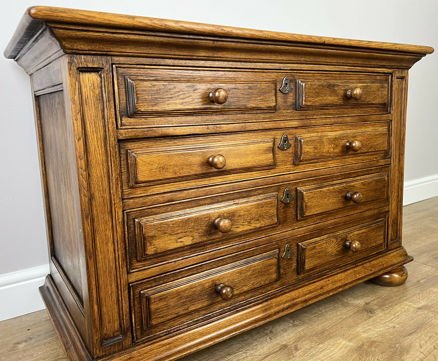 Chest of Drawers Vintage French Style Oak 4 Drawers Carved Cabinet LOT 6258
