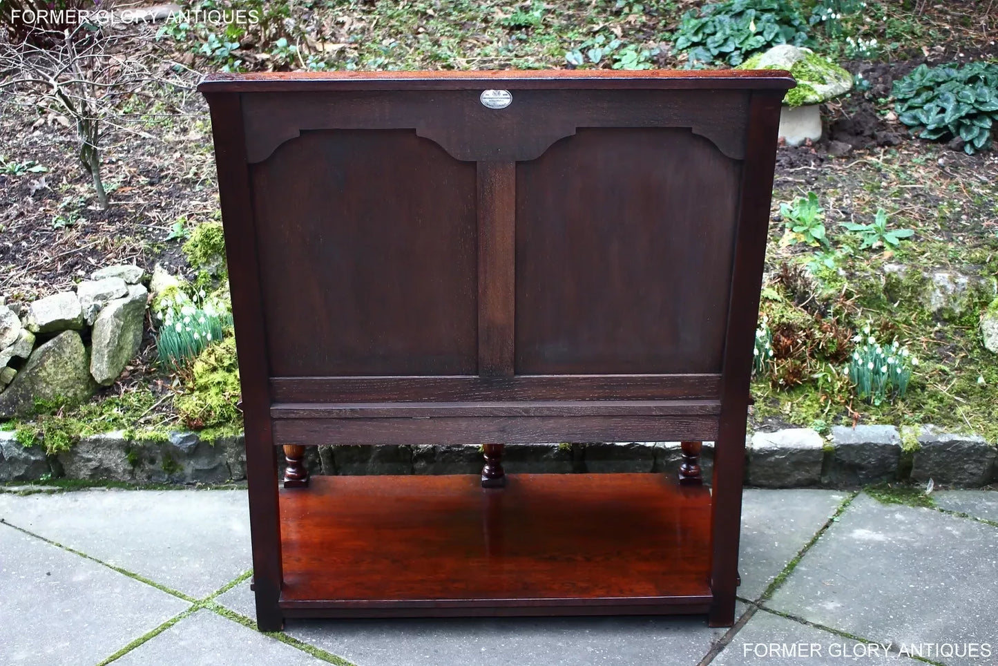 A TITCHMARSH AND GOODWIN SOLID OAK TAVERN SEAT / SETTLE / PEW / HALL ARMCHAIR / BENCH.