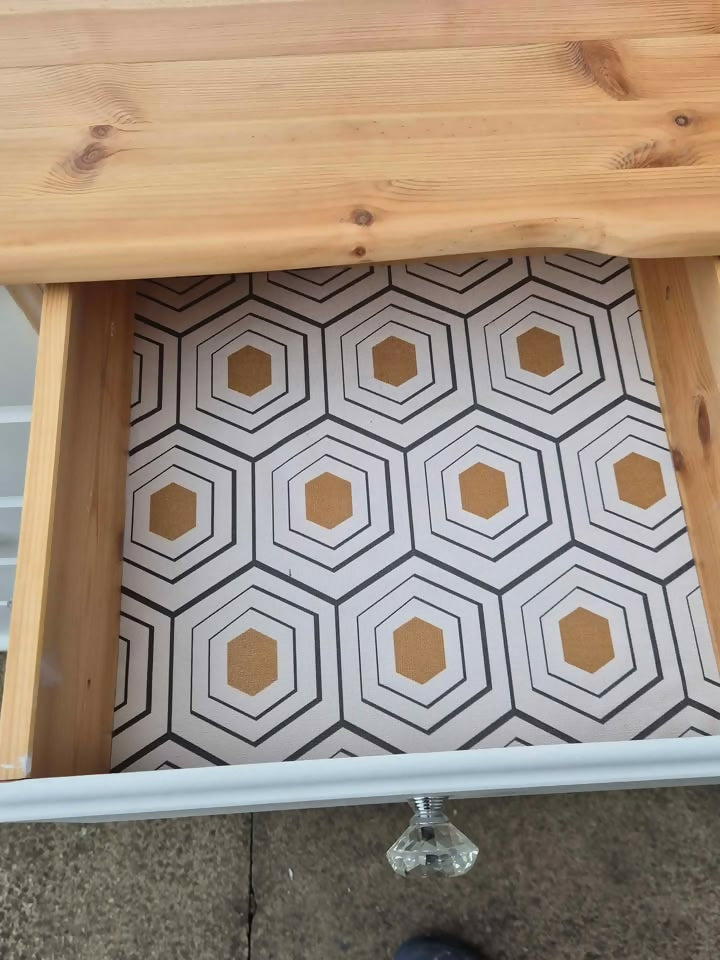 Stunning pine vintage chest of drawers