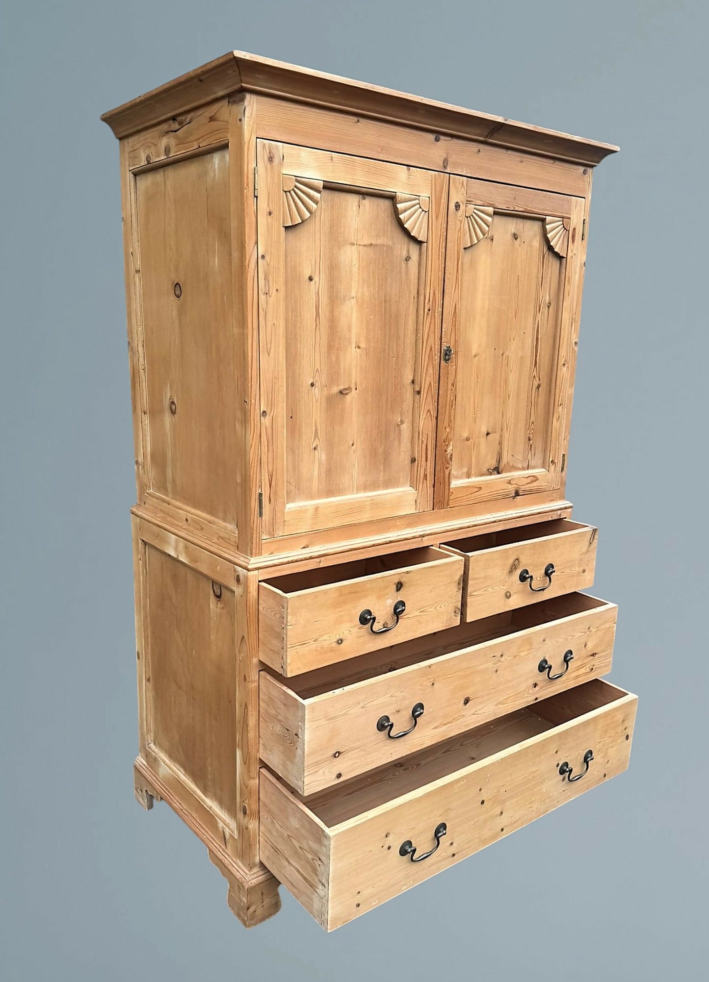 Pine Press / Pine Cupboard In The Georgian Style