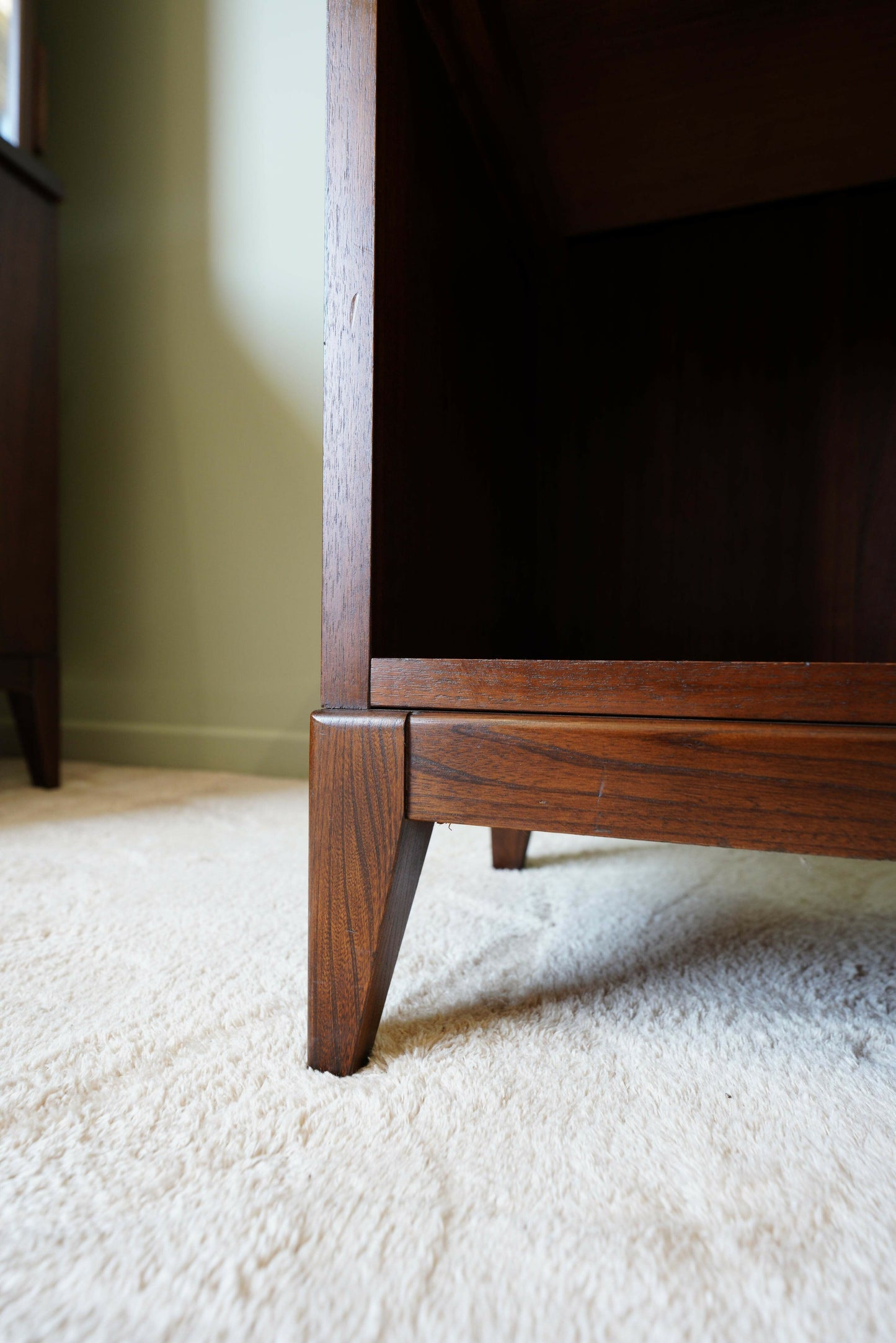 Peppler Furniture Co. 'The Hanover Line' Retro Bedside Nightstand In Figured Walnut – Canada, C. 1960s