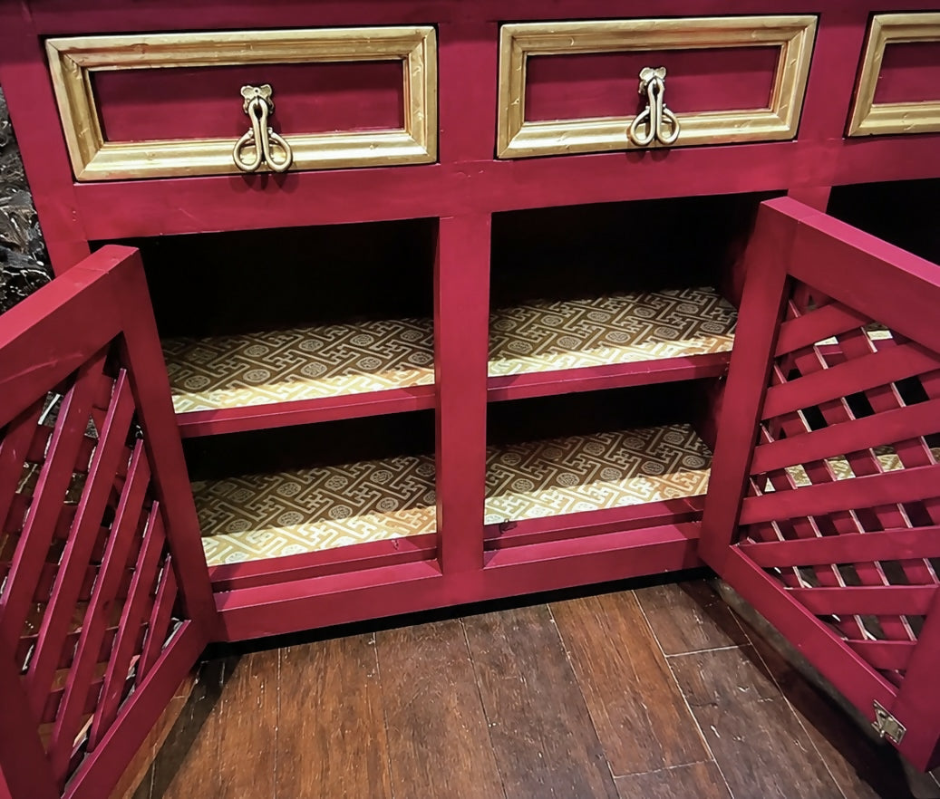 Vintage Chinoiserie Eastern Style Red & Gold Sideboard With Lattice Doors & Lined Interior