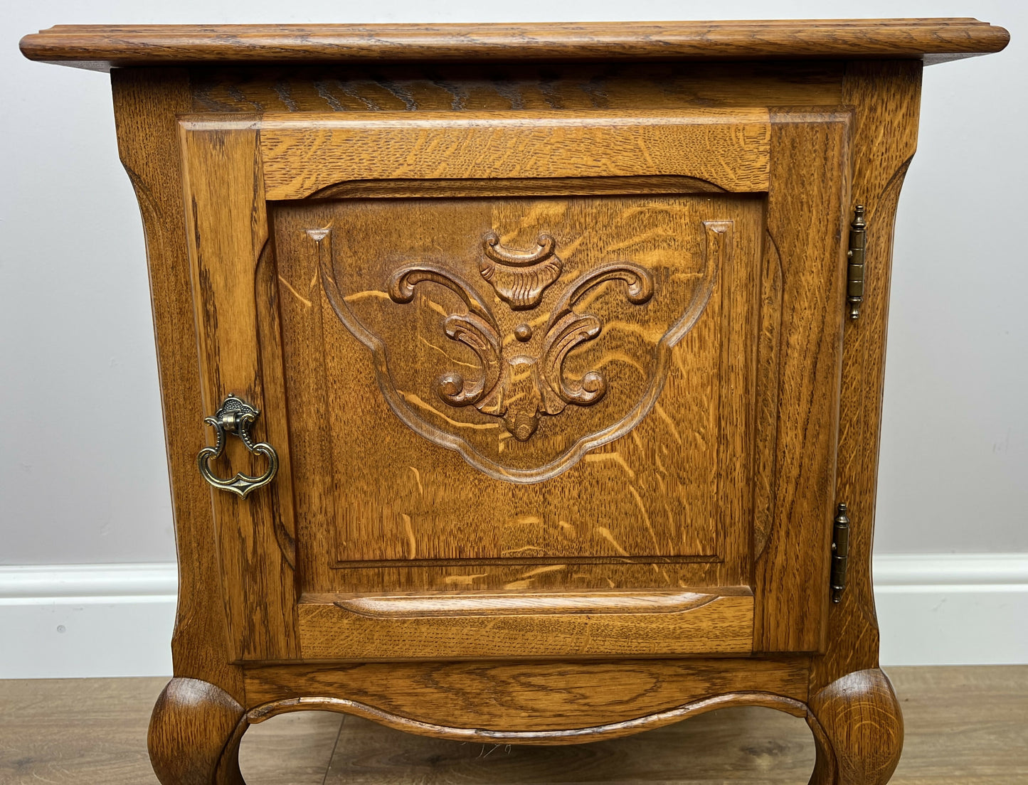 Bedside Table Vintage French Louis Style Oak Nightstand Carved Cabinet LOT 6300