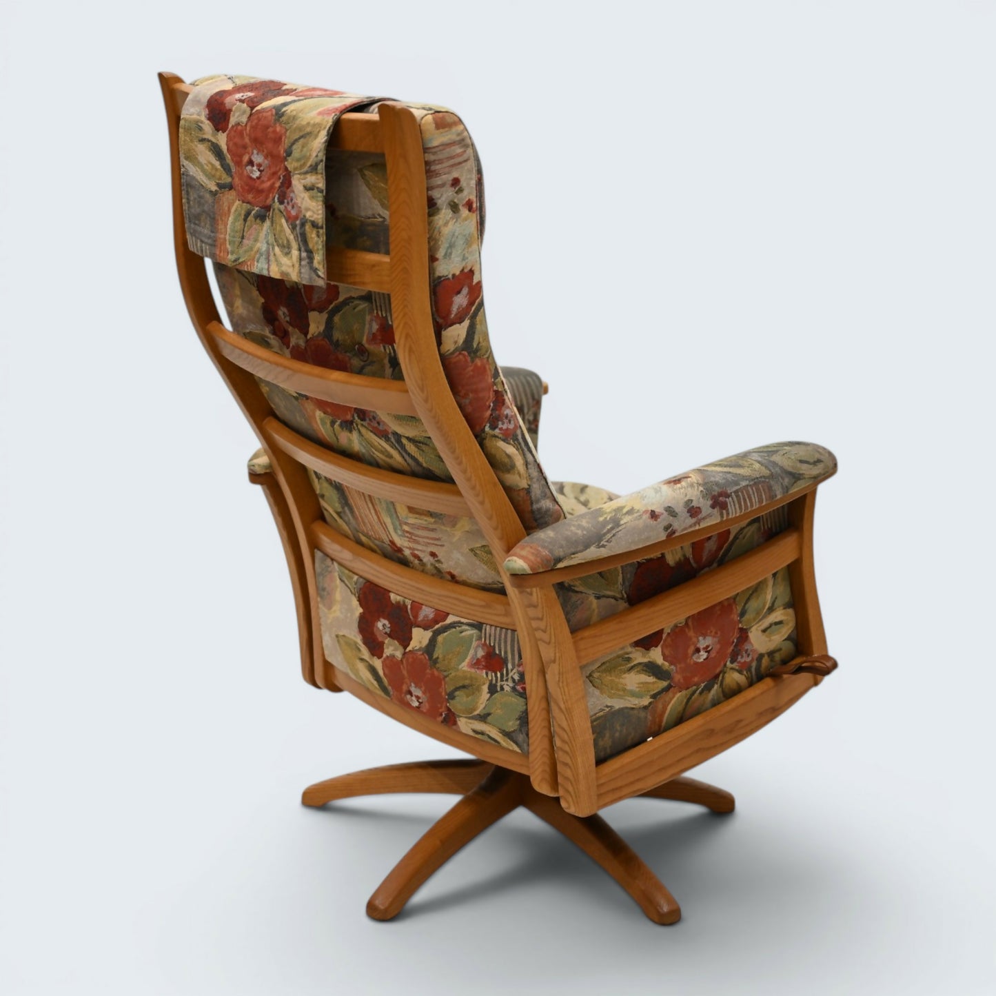 Ercol Reclining Armchair Swivels/Recliner Light Finish Frame FREE UK Delivery*