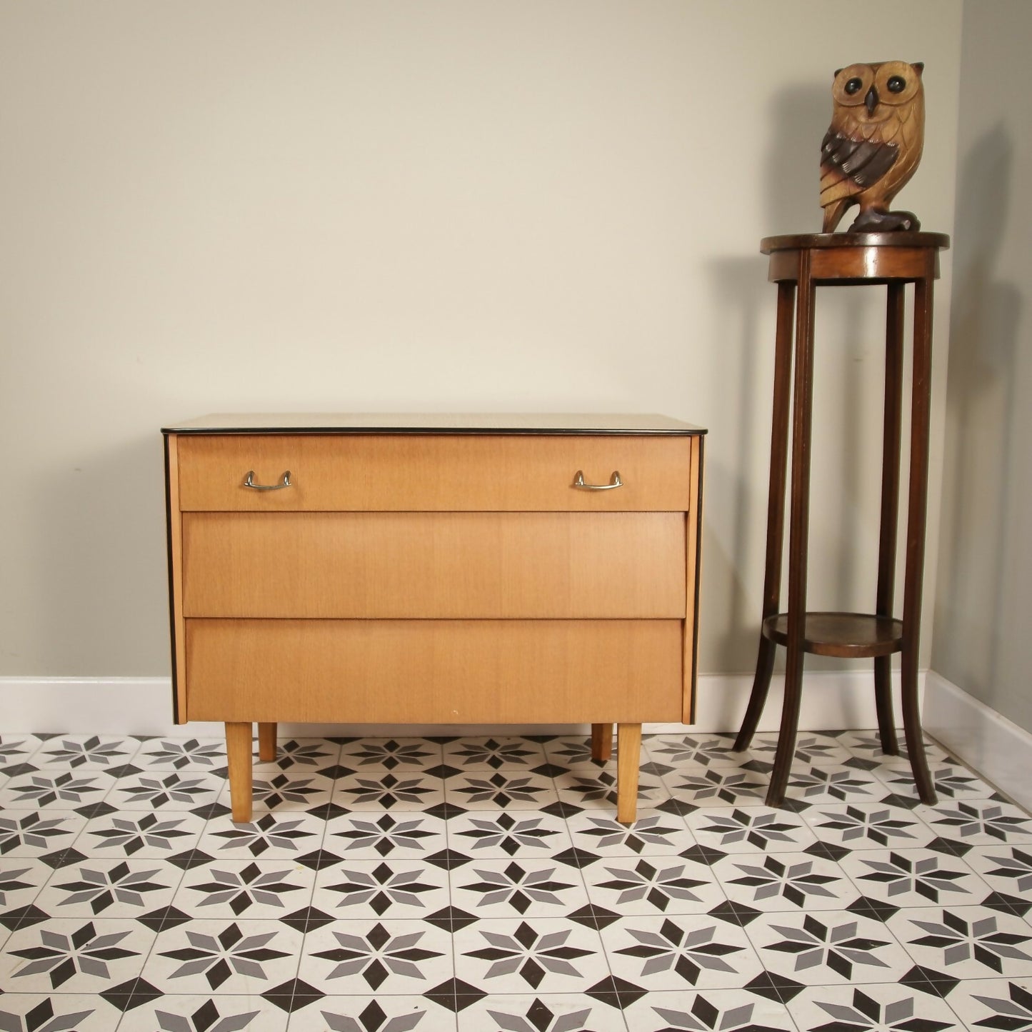 Vintage retro chest of drawers Avalon Yatton Oak faced Mid Century Retro