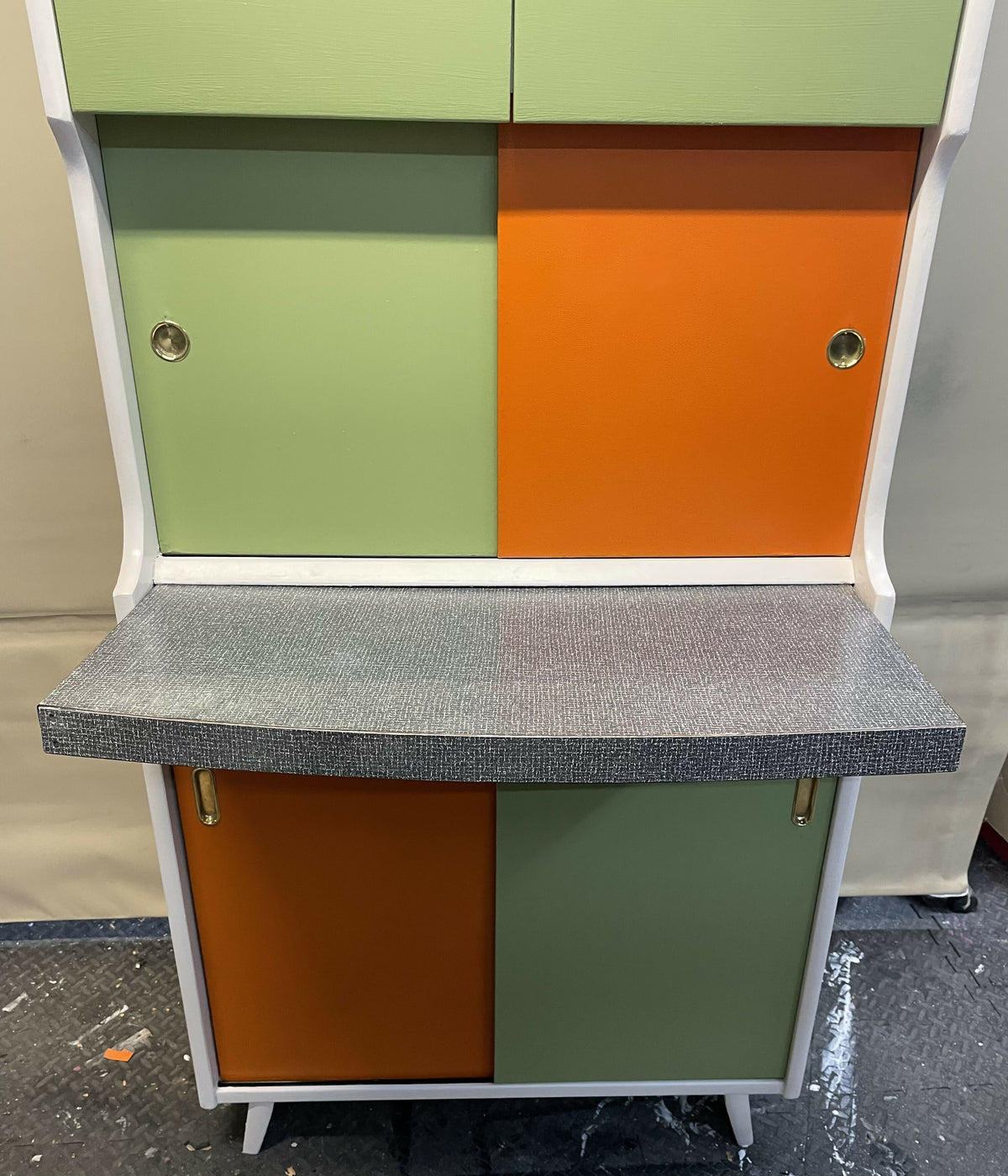 Vintage Kitchenette Upcycled to a Fresh Retro Look
