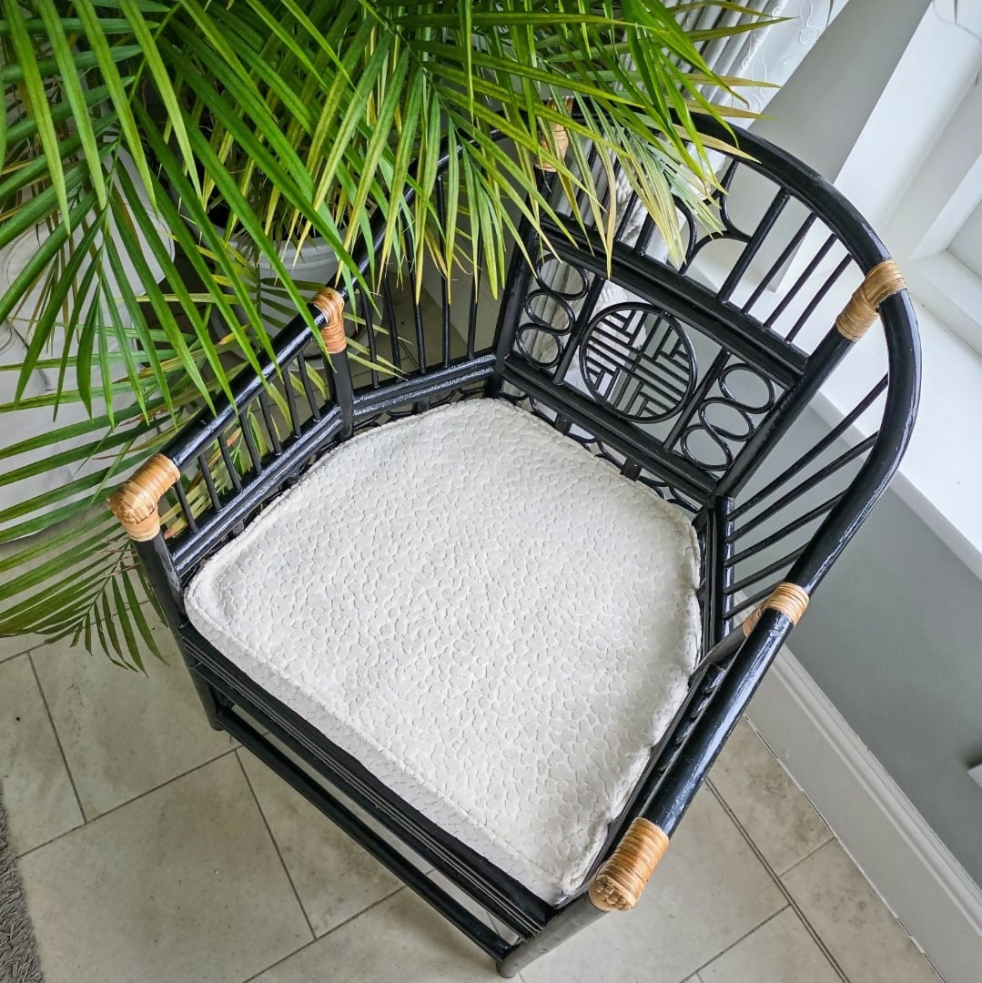 Brighton Pavilion Style Horseshoe Back Chair Bamboo Fretwork Geometric Motifs Black Laquer Finish In Excellent Condition