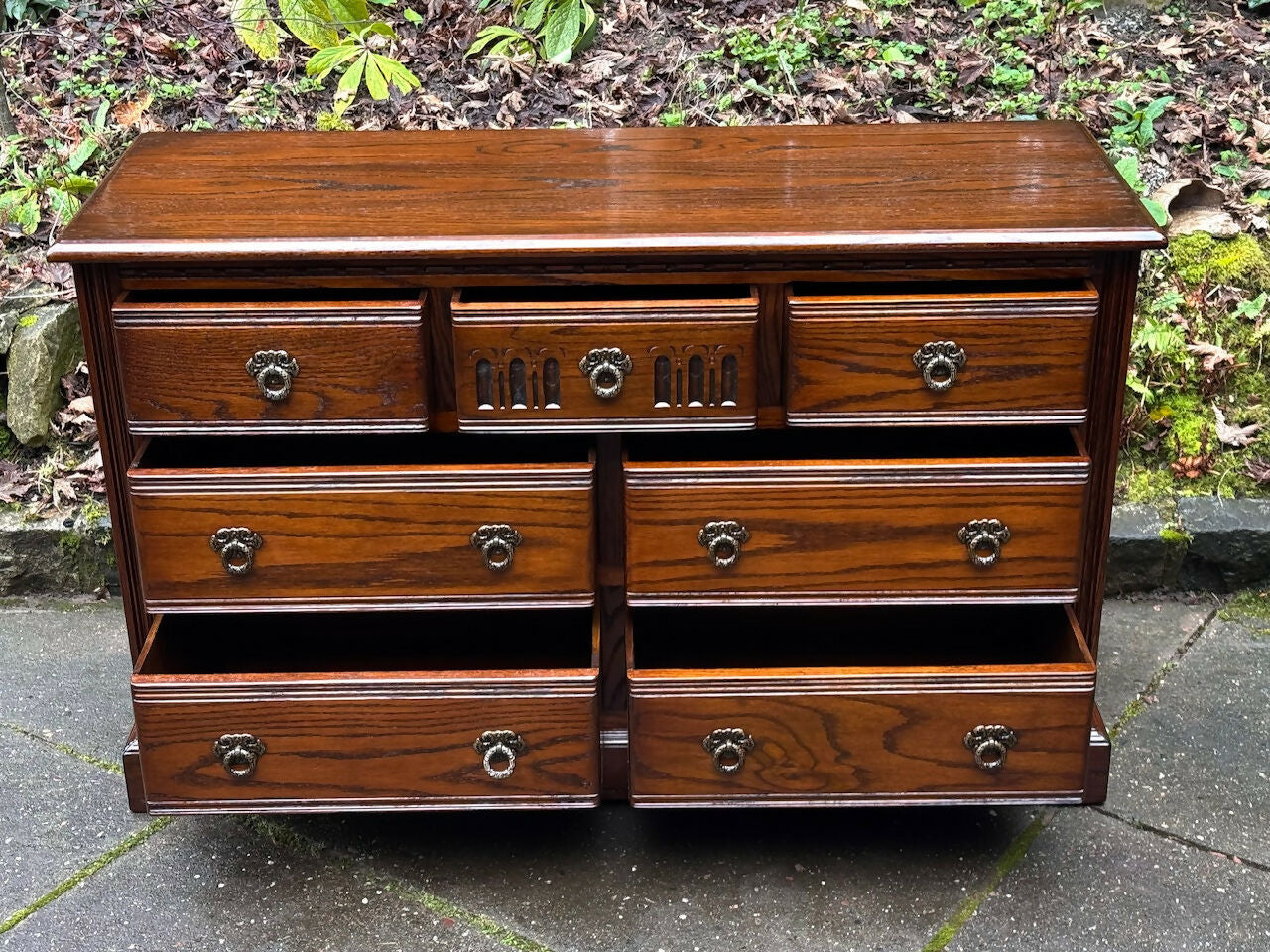 A WOOD BROTHERS OLD CHARM CARVED LIGHT OAK LONG CHEST OF DRAWERS / SIDEBOARD / DRESSER BASE