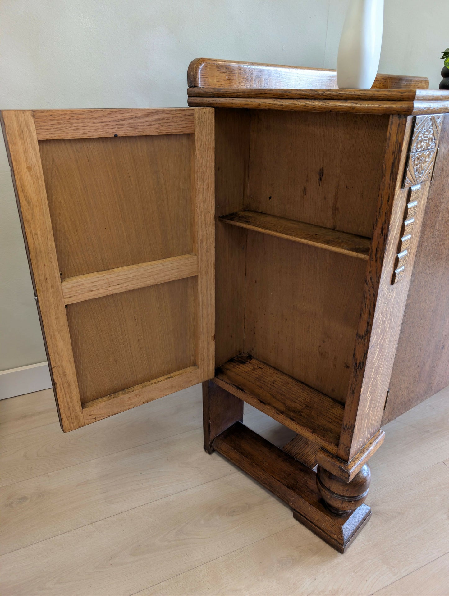 1930s Art Deco Quarter-Sawn Oak Sideboard Drinks Cabinet