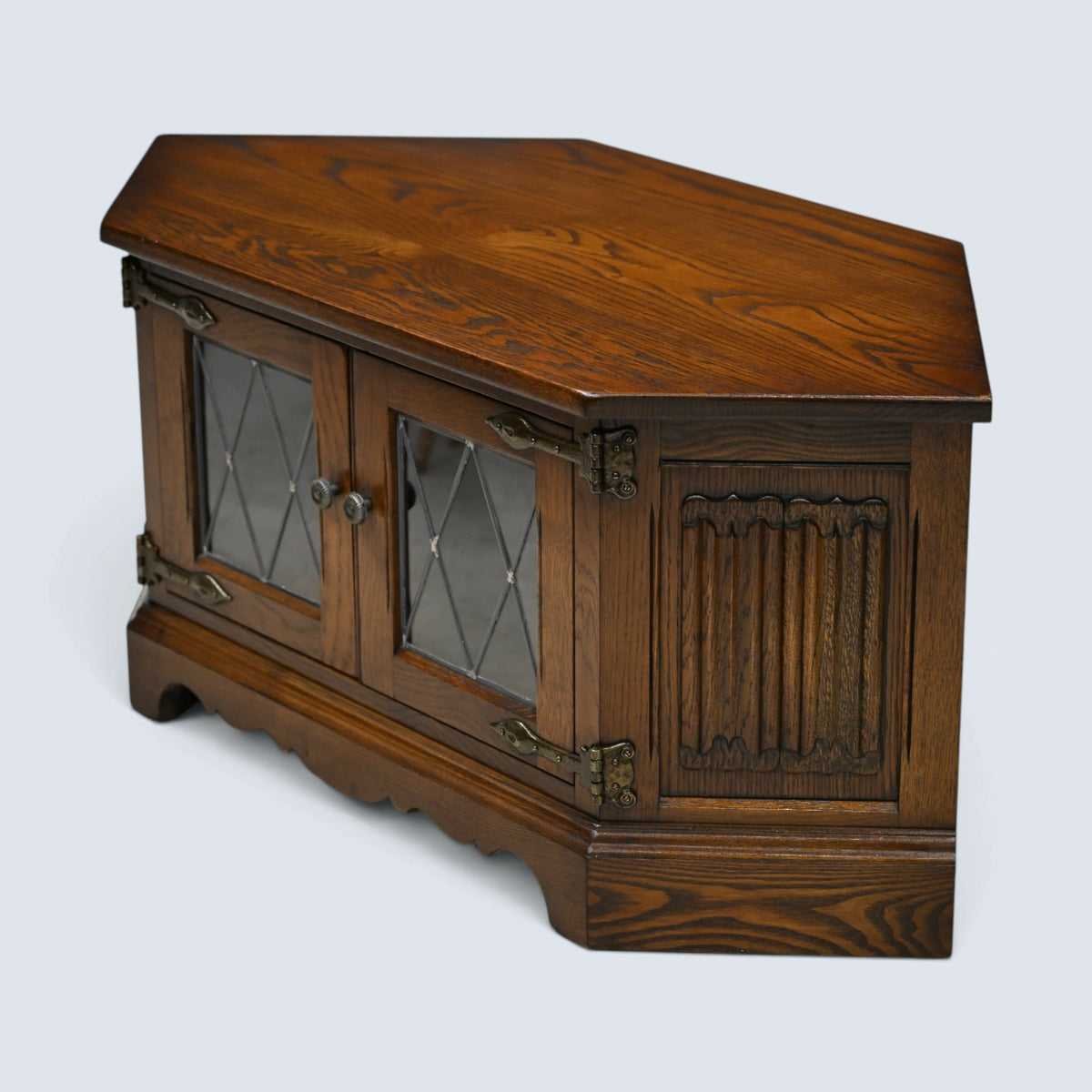 Old Charm TV Stand Linenfold Leaded Glass Doors Light Oak FREE UK Delivery*