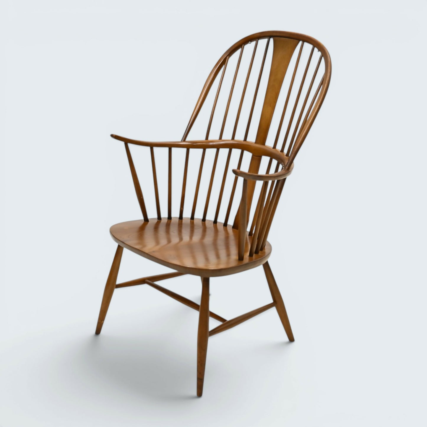 An Ercol Chairmakers Chair Windsor Bow Back Golden Dawn Model 472 FREE Delivery*