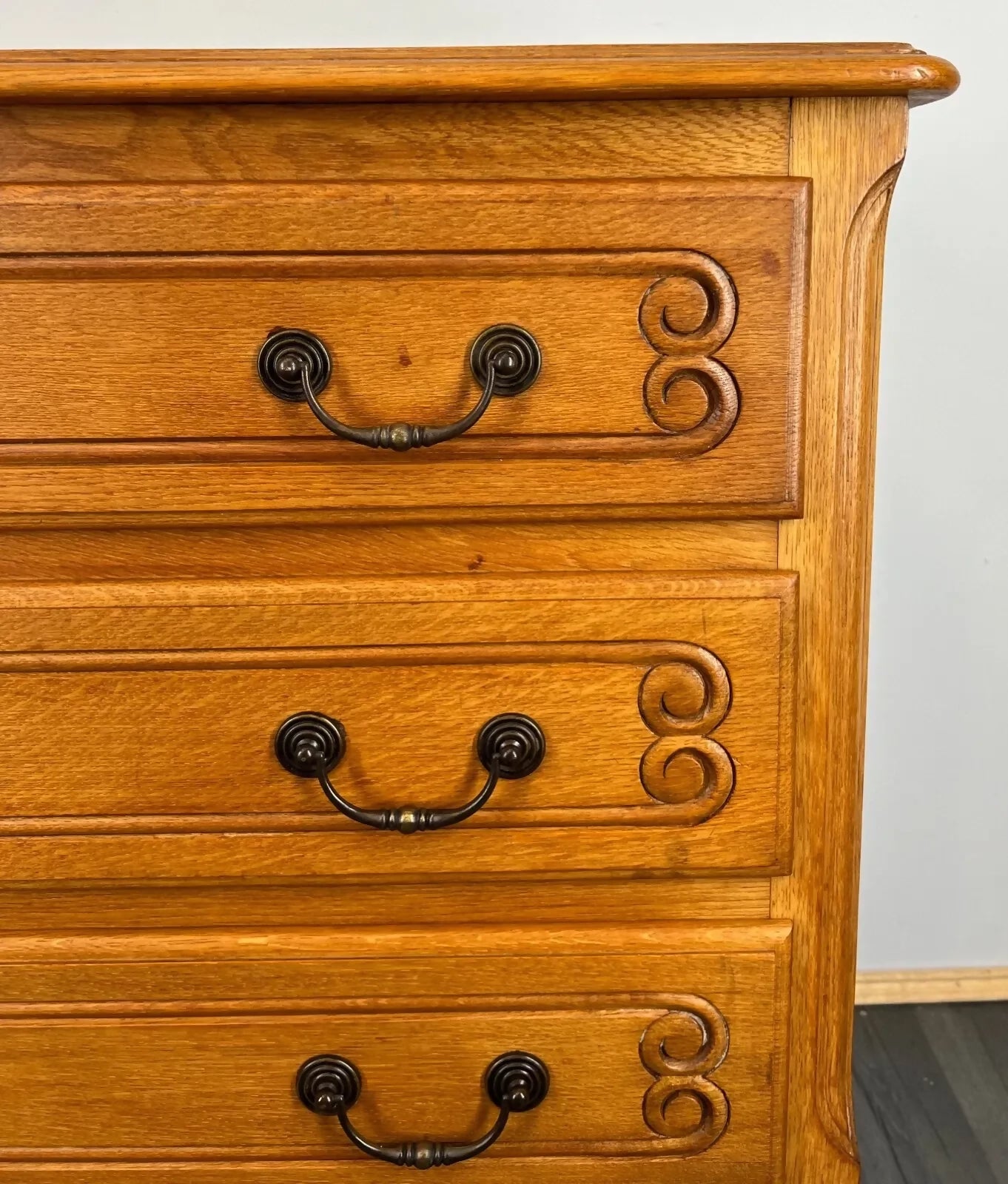 Vintage French Louis XIV Chest of Drawers / Sideboard / Cabinet (LOT 3194)