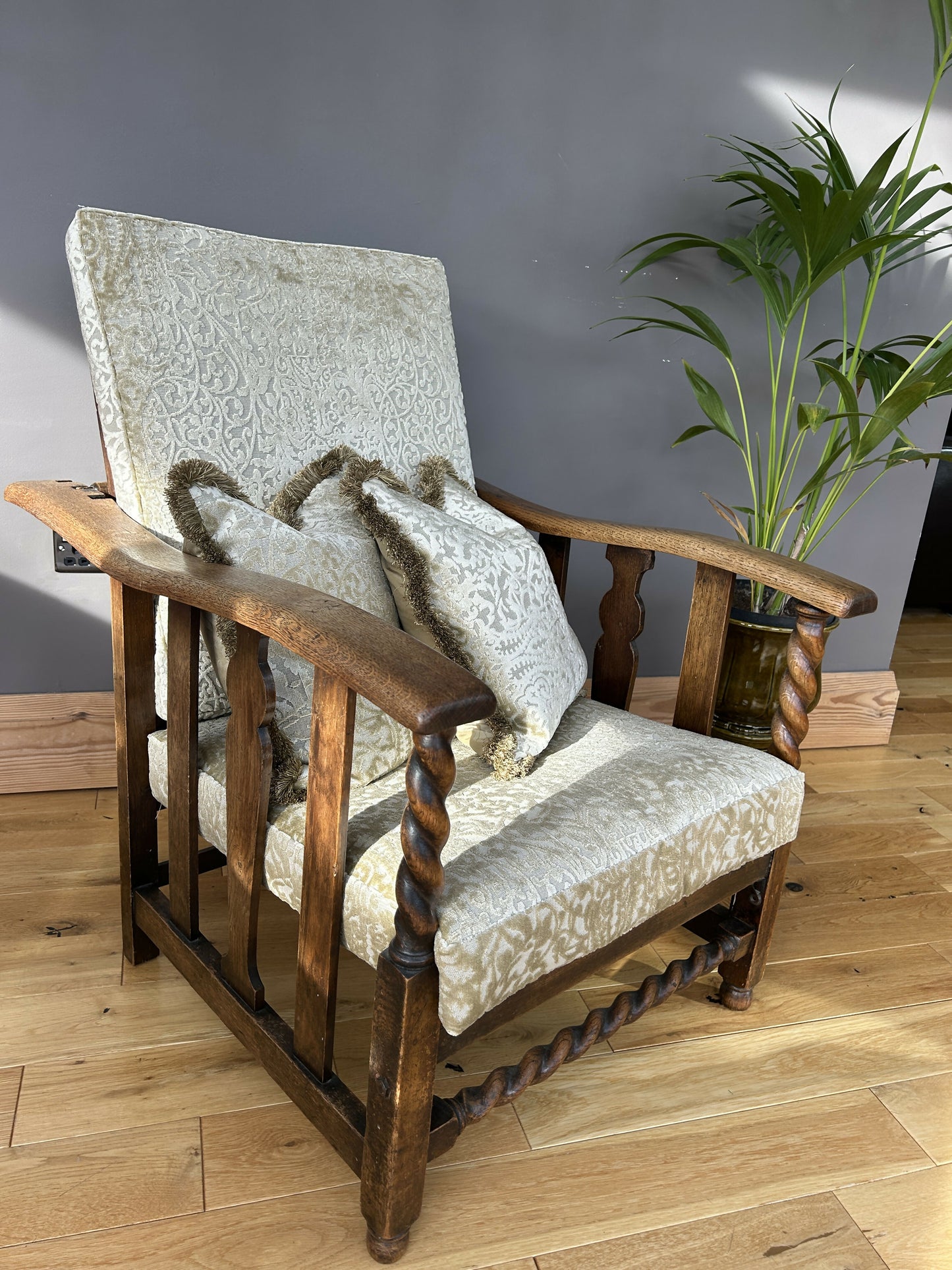 Antique 1910 Oak Reclining Gentleman’s Chair