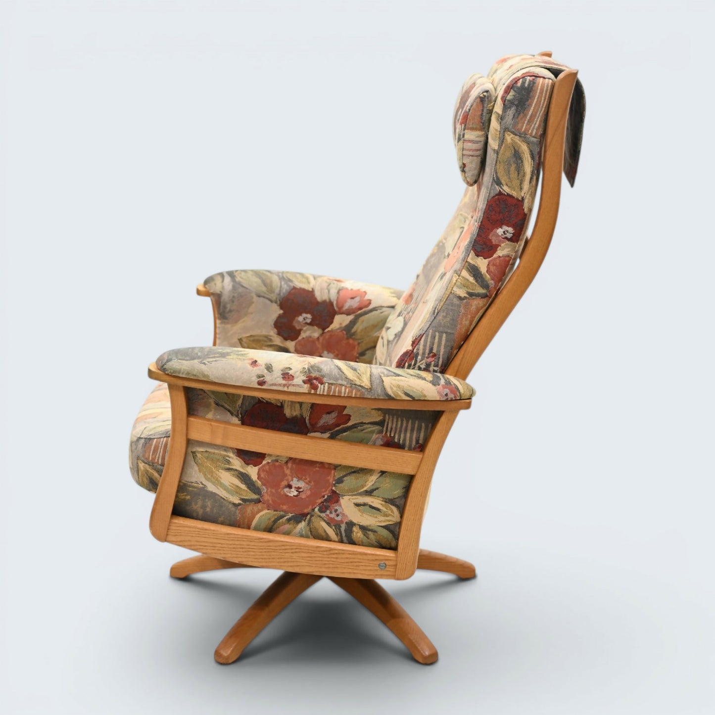 Ercol Reclining Armchair Swivels/Recliner Light Finish Frame FREE UK Delivery*
