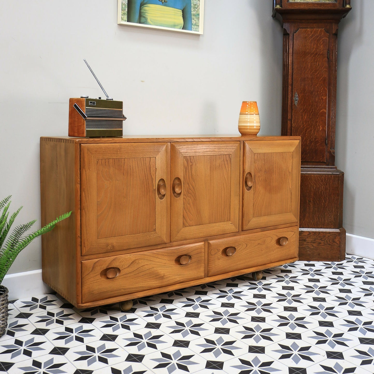 Ercol Windsor Elm Sideboard Model 468 on Castors Light Finish 1960s