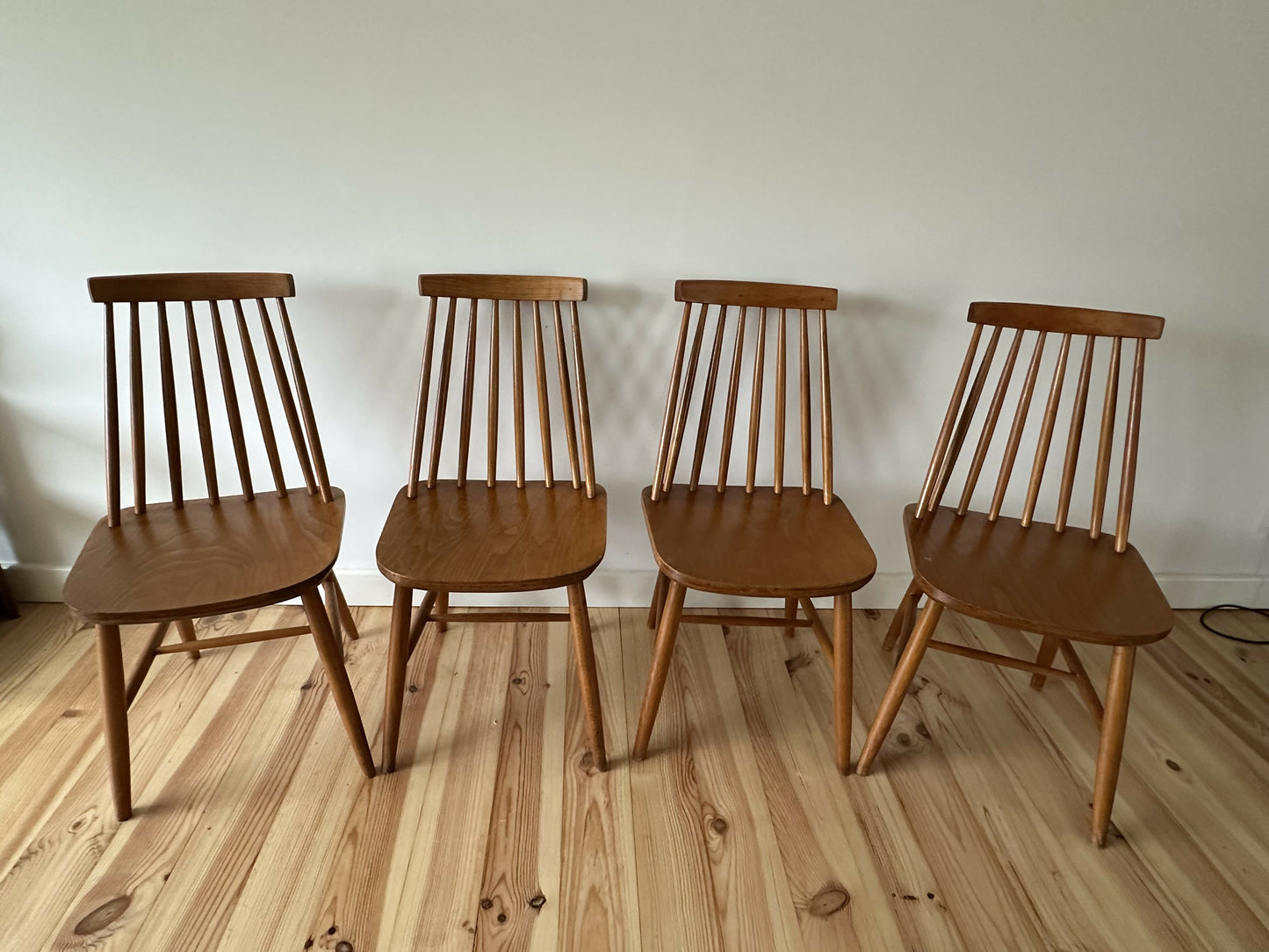 Vintage Set of 4 Mid Century Ercol Style Dining Chairs Stick Back Beech Chairs