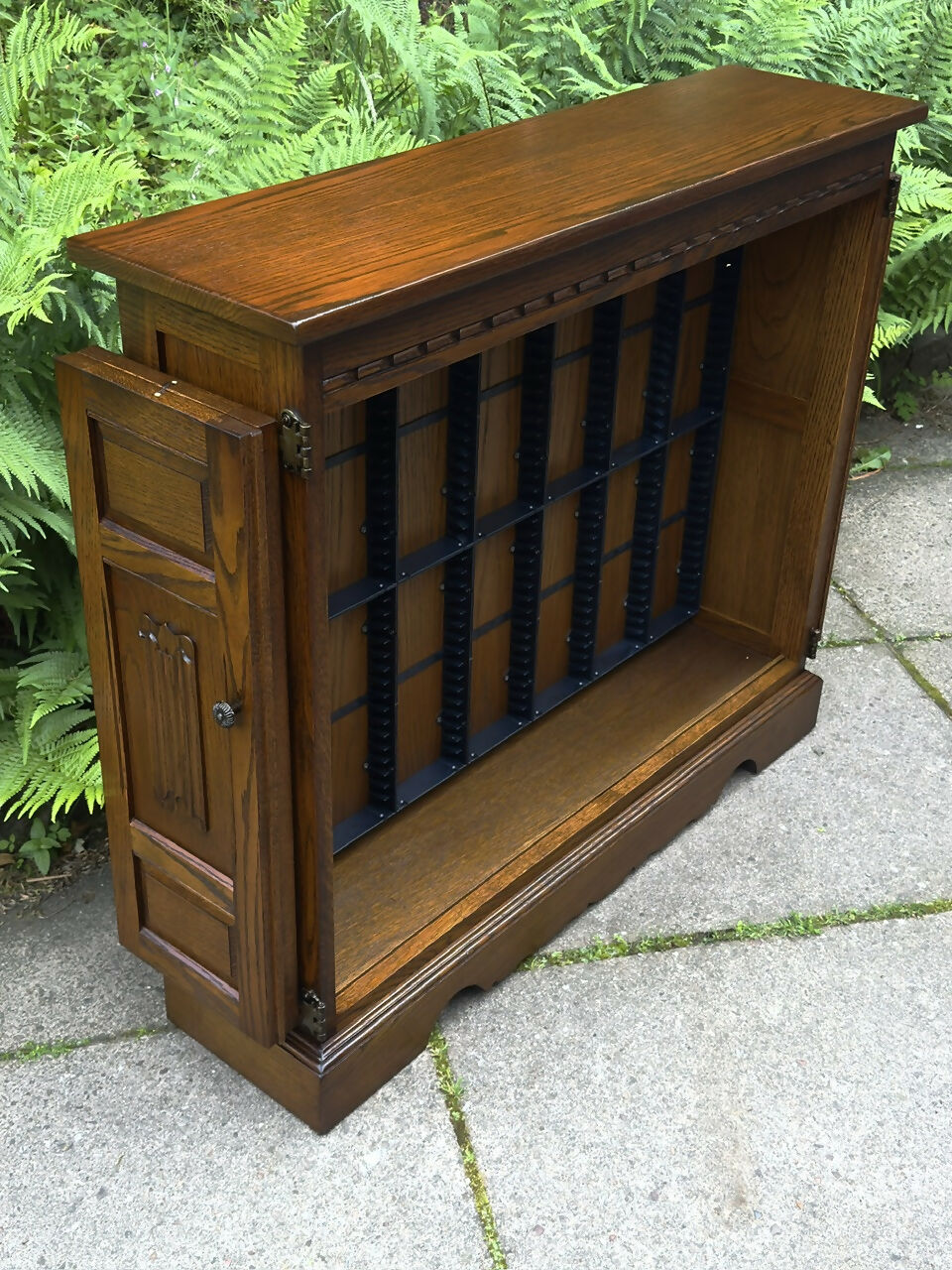 A WOOD BROTHERS OLD CHARM CARVED LIGHT OAK CD STORAGE CABINET / STAND