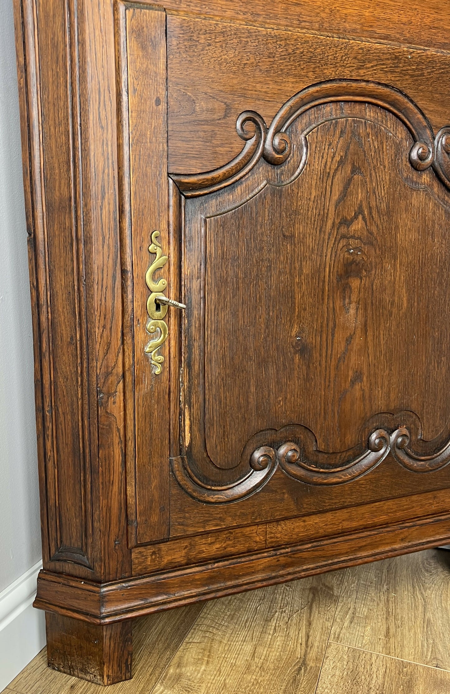 Bookcase Vintage French Style Oak Display Cabinet Carved Sideboard LOT 6262