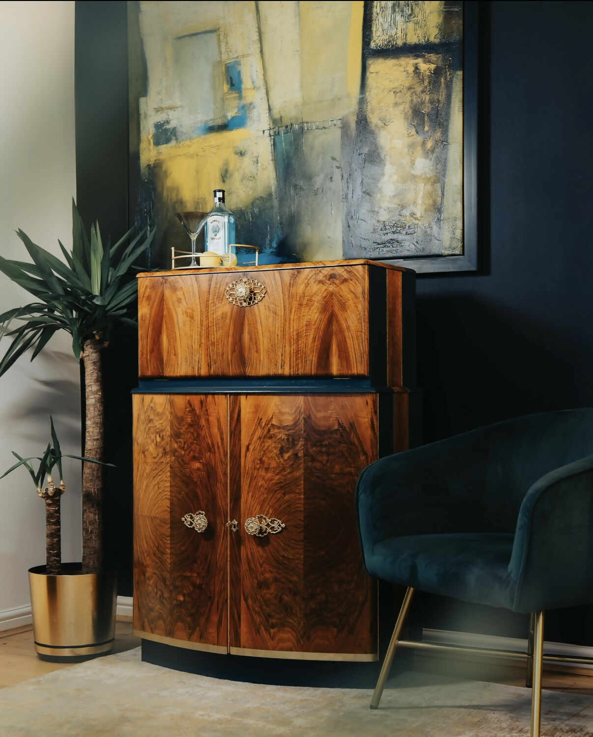 Cocktail Cabinet/ Drinks cabinet