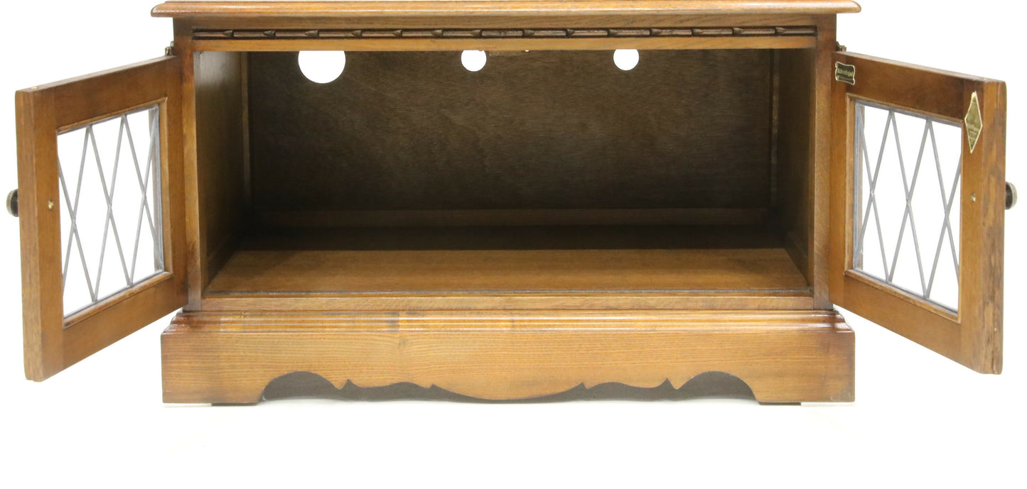 Old Charm TV Stand Light Oak Sky Box/DVD Area VGC FREE Nationwide Delivery. SBR7946/2004C