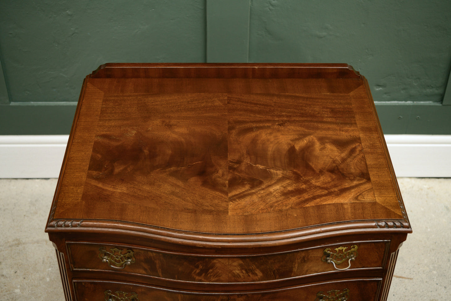 Small Burr Walnut Serpentine Chest of Drawers / Bedside Table - Queen Anne Legs