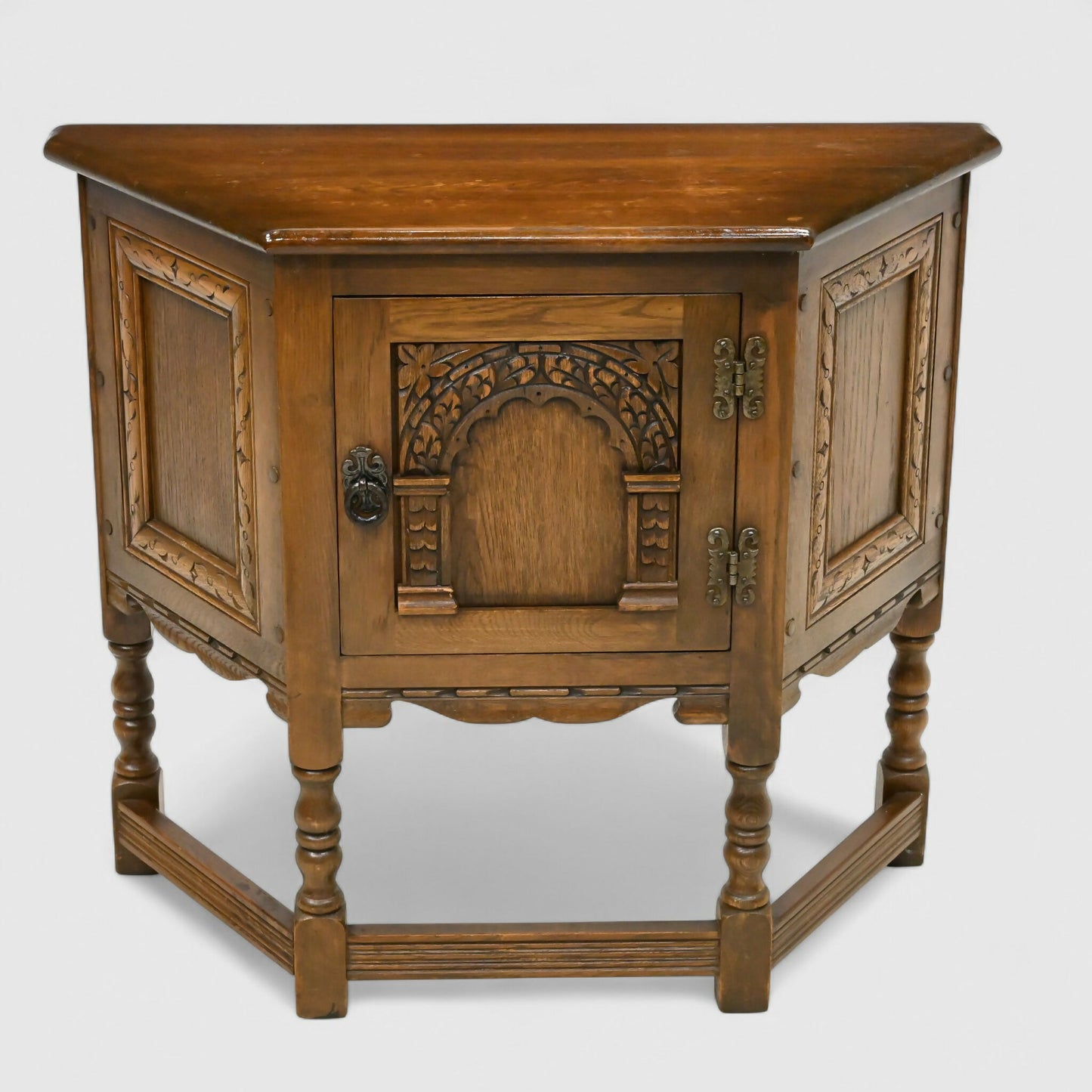 Old Charm Canted Table Hall Table/Cupboard Light Oak Finish FREE UK Delivery. SBR10845/1908E