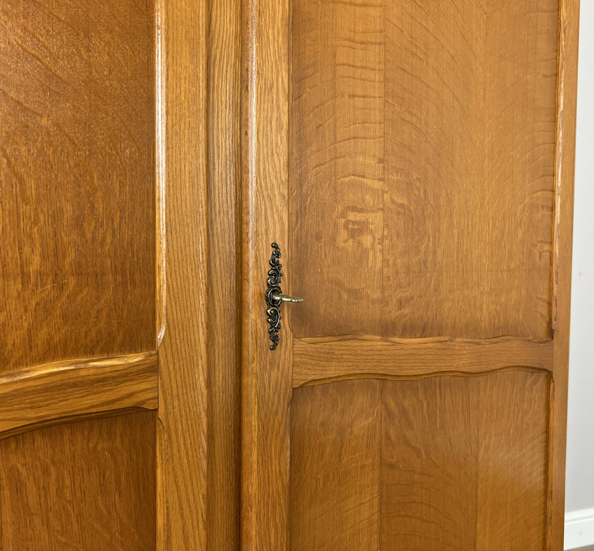 Wardrobe Vintage French Louis Oak Two Door Bedroom Storage Armoire LOT 6536