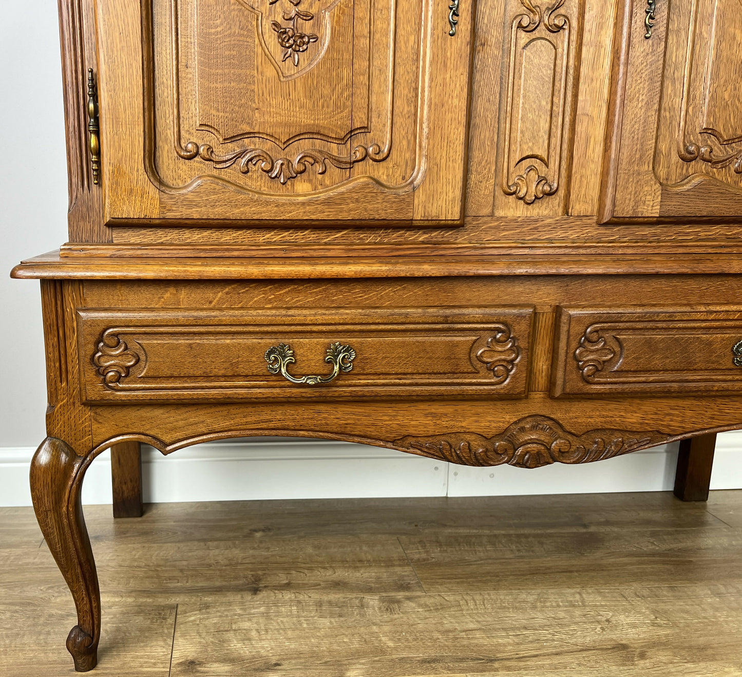 Cabinet Vintage French Louis XIV Style Oak Sideboard Carved Cupboard LOT 6266