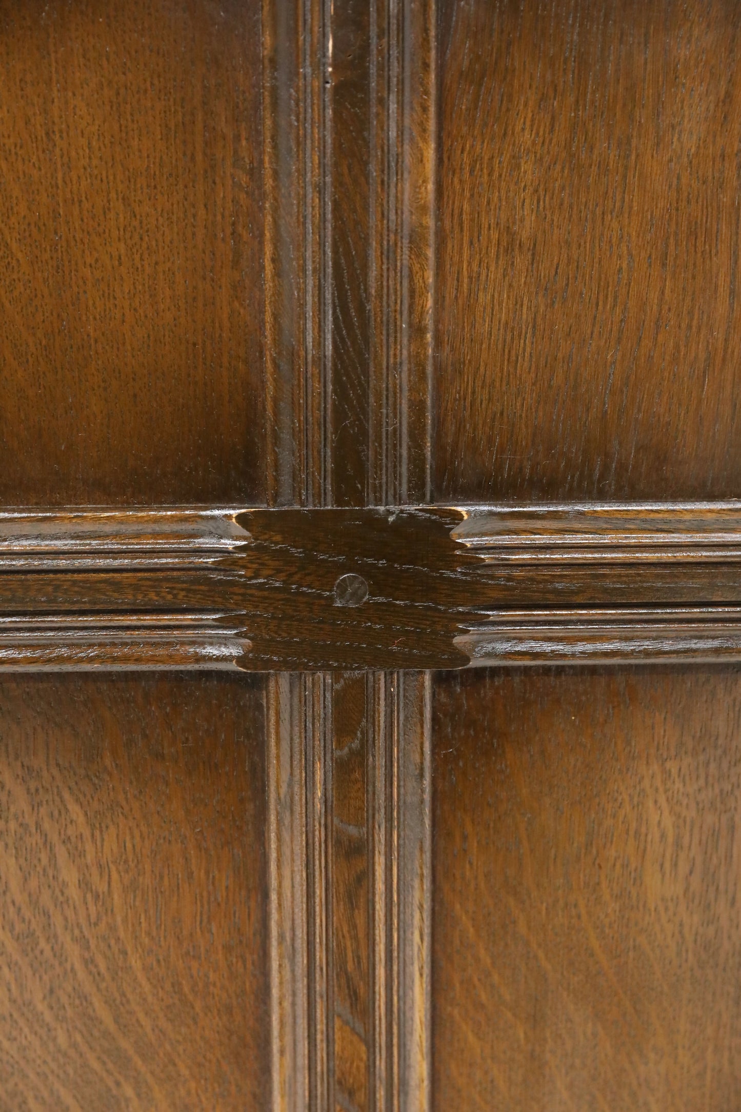 Ercol Old Colonial Welsh Dresser 4 Drawers 2 Cupboards Shelving FREE UK Delivery. SBR8731/1801D