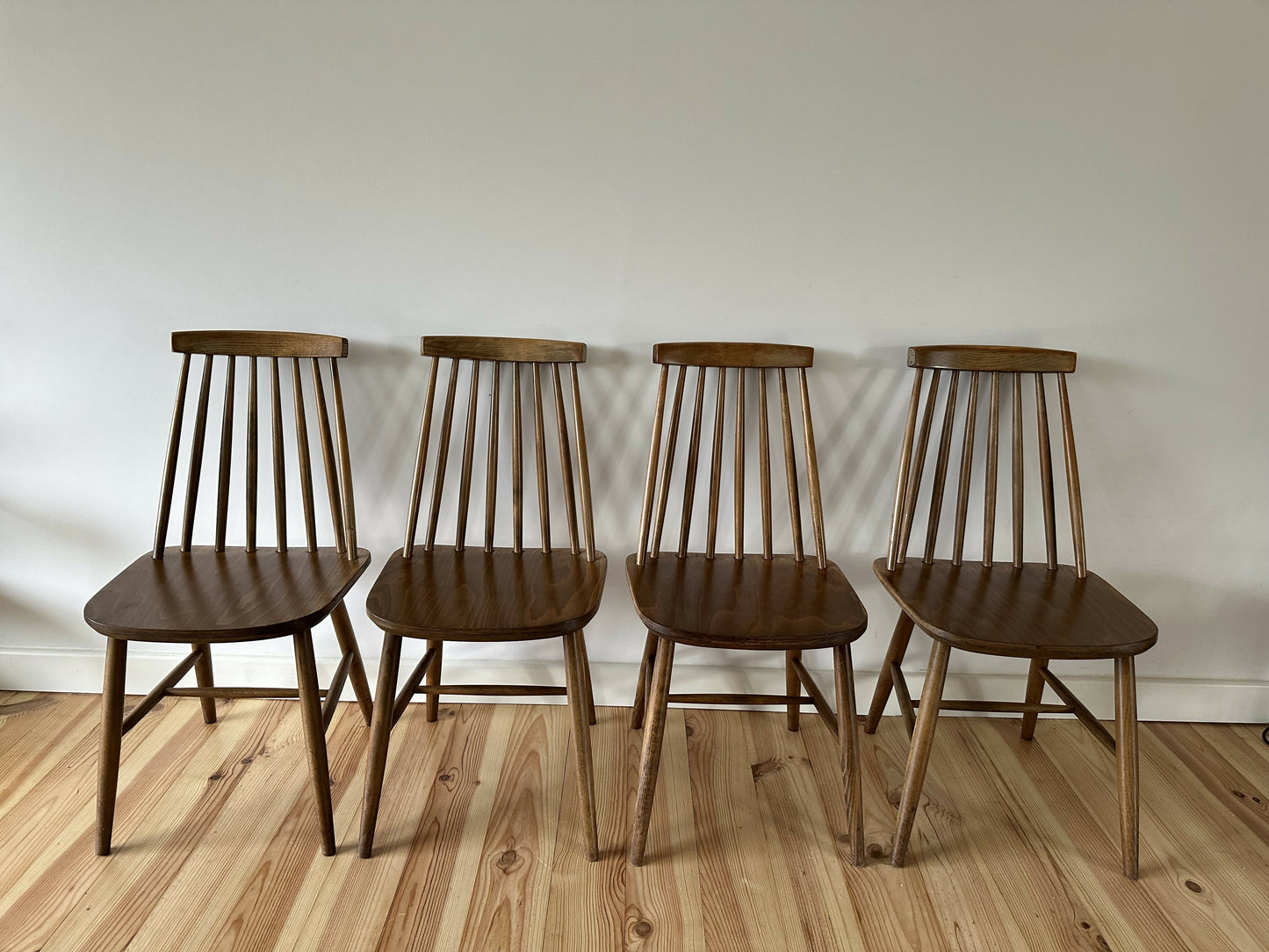 Vintage Set of 4 Mid Century Ercol Style Dining Chairs Stick Back Elm Chairs