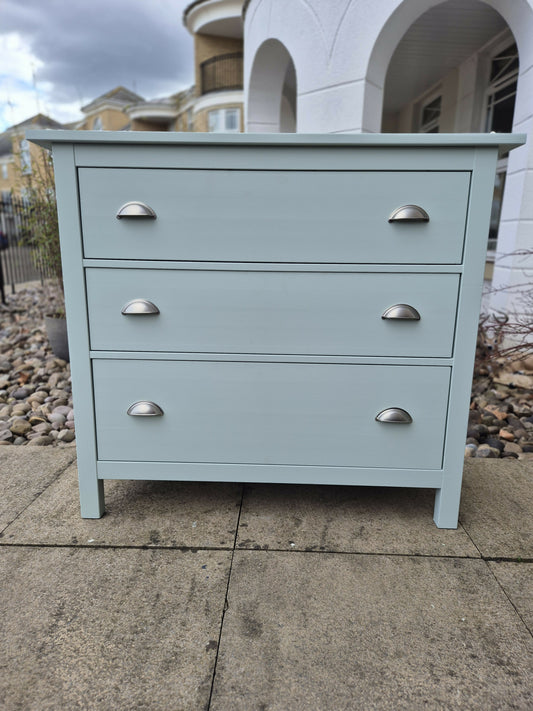 Gorgeous chest of drawers