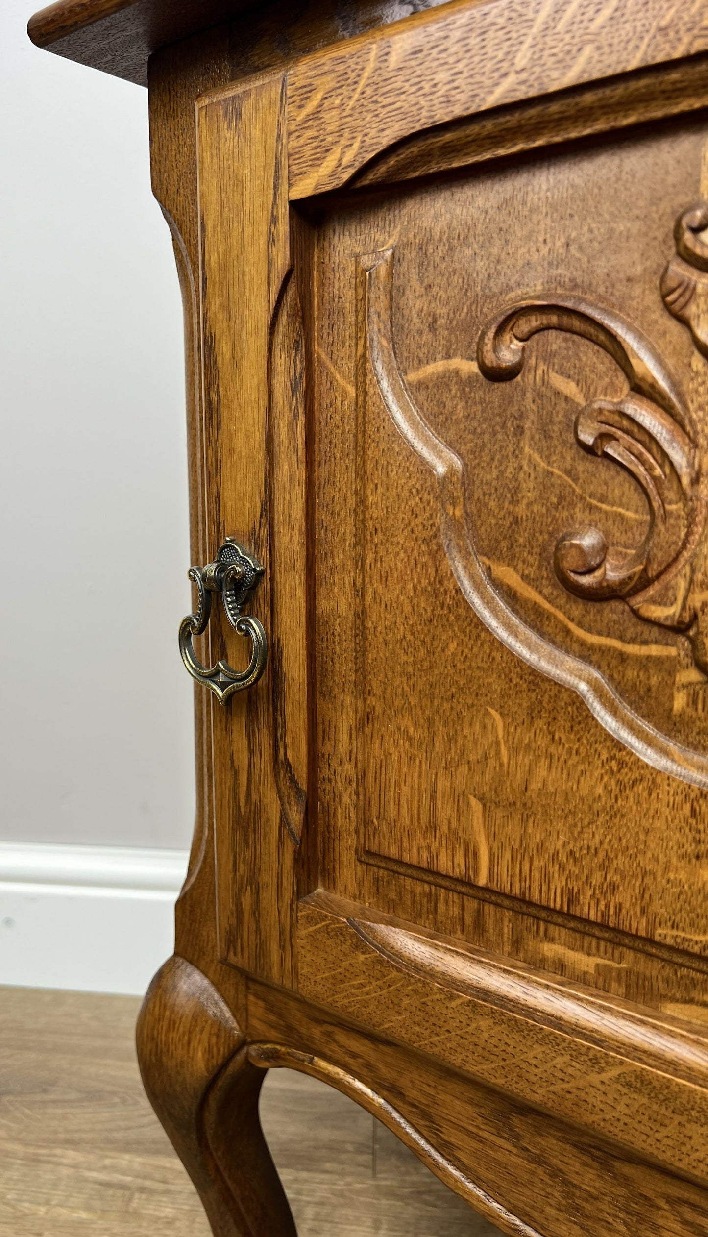 Bedside Table Vintage French Louis Style Oak Nightstand Carved Cabinet LOT 6300