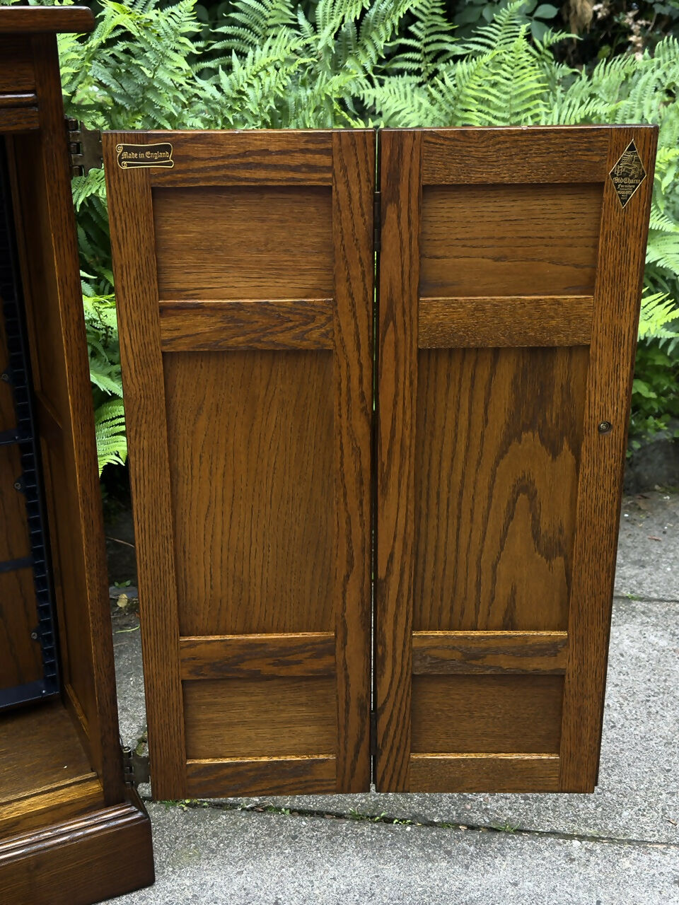 A WOOD BROTHERS OLD CHARM CARVED LIGHT OAK CD STORAGE CABINET / STAND