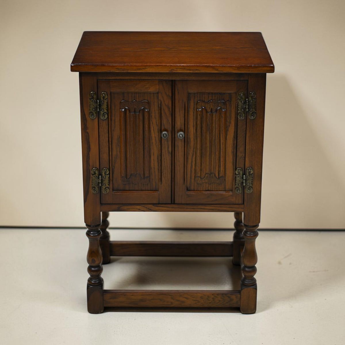 Old Charm Pedestal Cabinet/Side Cupboard Model 1582 FREE UK Delivery*