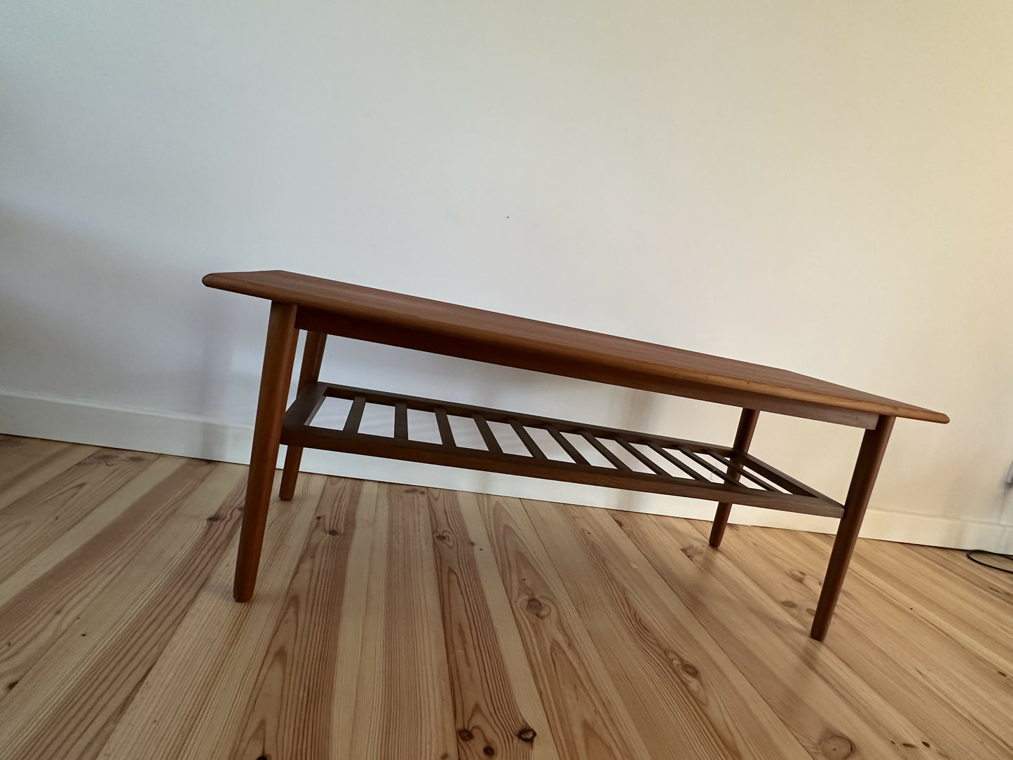 Mid Century Danish Teak Coffee Table Vintage Retro MCM Surfboard Style Coffee Table