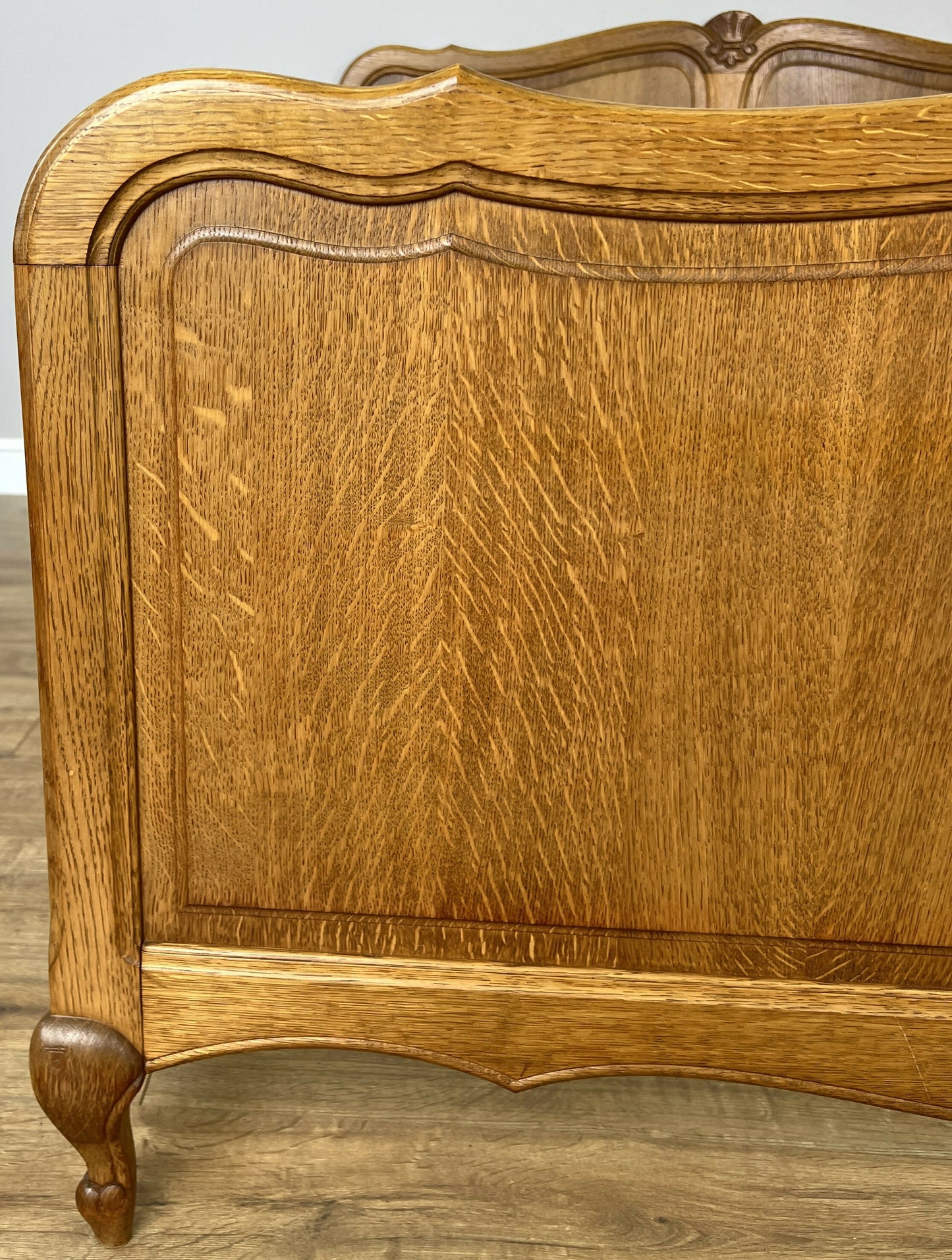 Bed Vintage French Louis Style Oak Double Bed Frame Carved Headboard LOT 6388