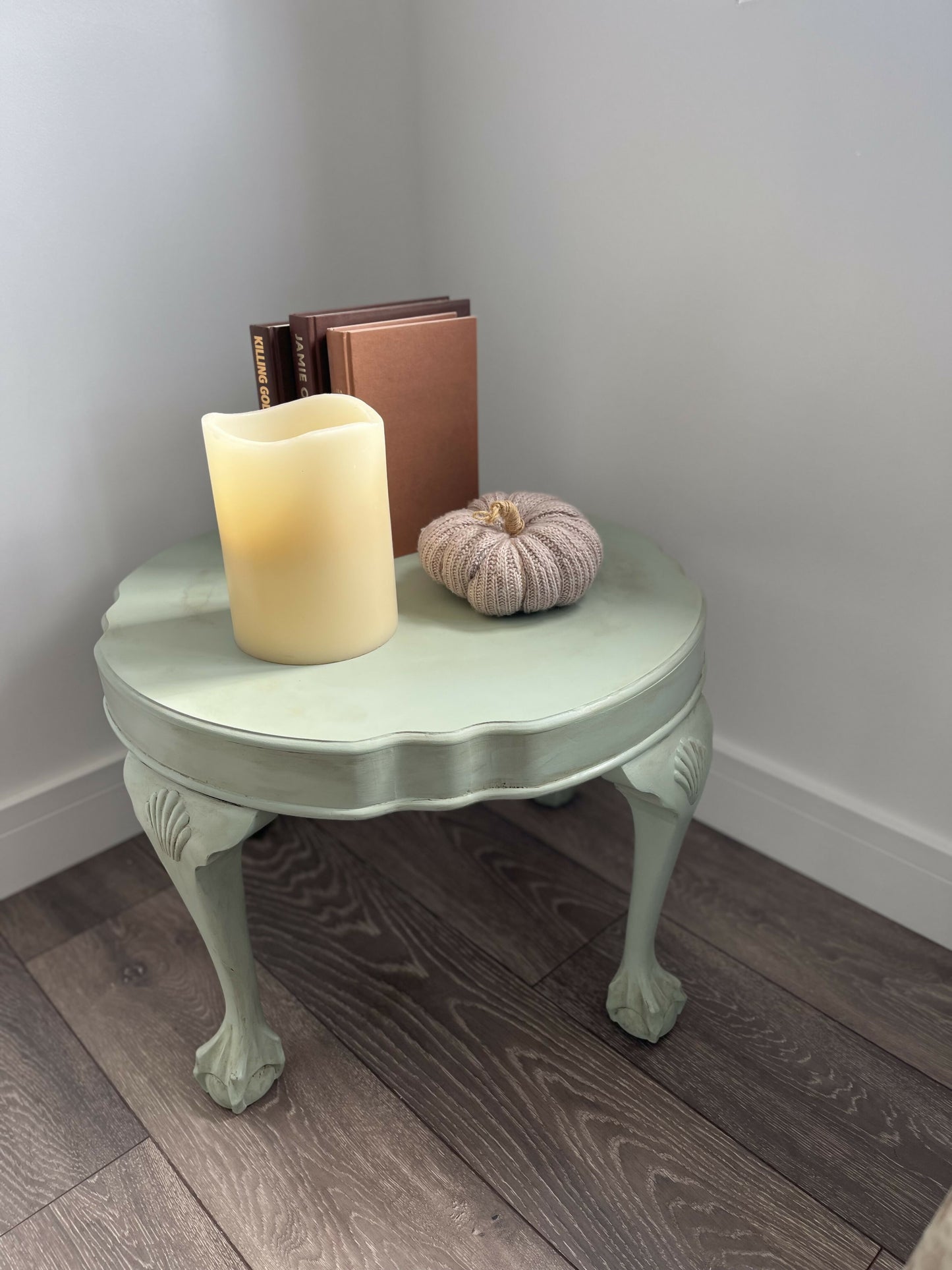 Round coffee table /entrance hall table