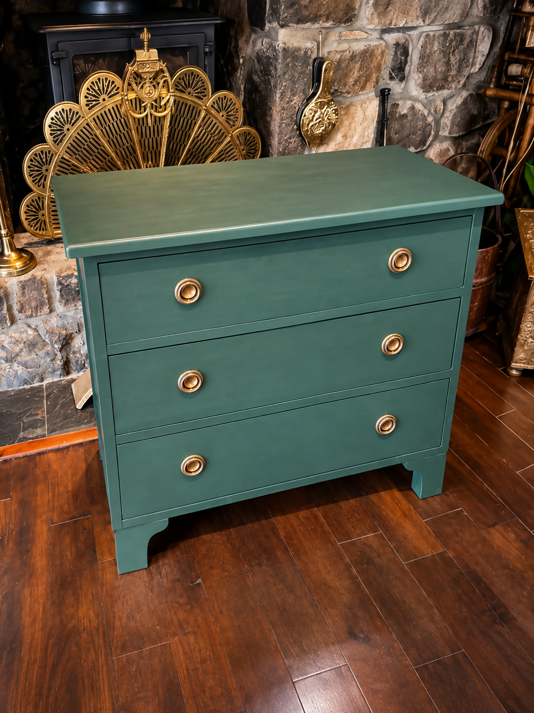 Vintage Heritage Green Chest of Drawers | Gold Bee Lined Drawers & Gold
