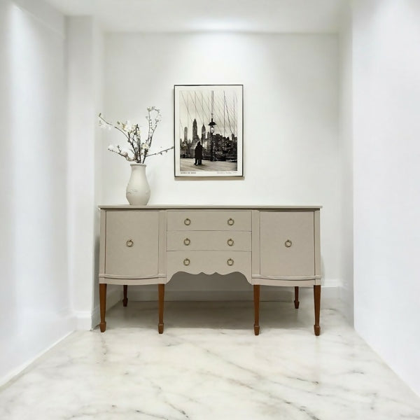 Stunning And Elegant Vintage Regency Mahogany Sideboard