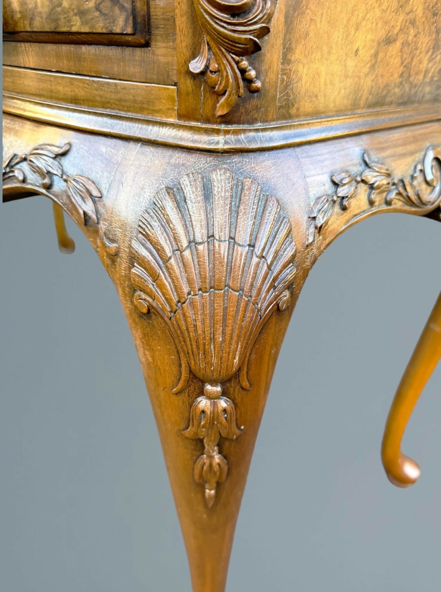 Good Quality Queen Anne Style Burr Walnut Serving Side Table